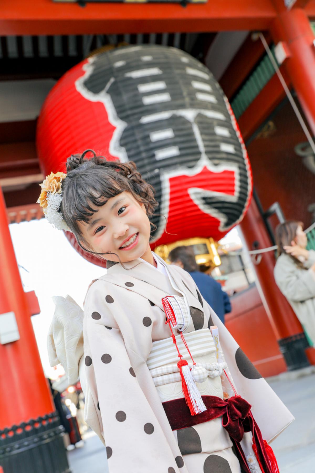 七五三　7歳女の子　水玉　雷門　浅草　キッズフォトスタジオ　ハピスタ