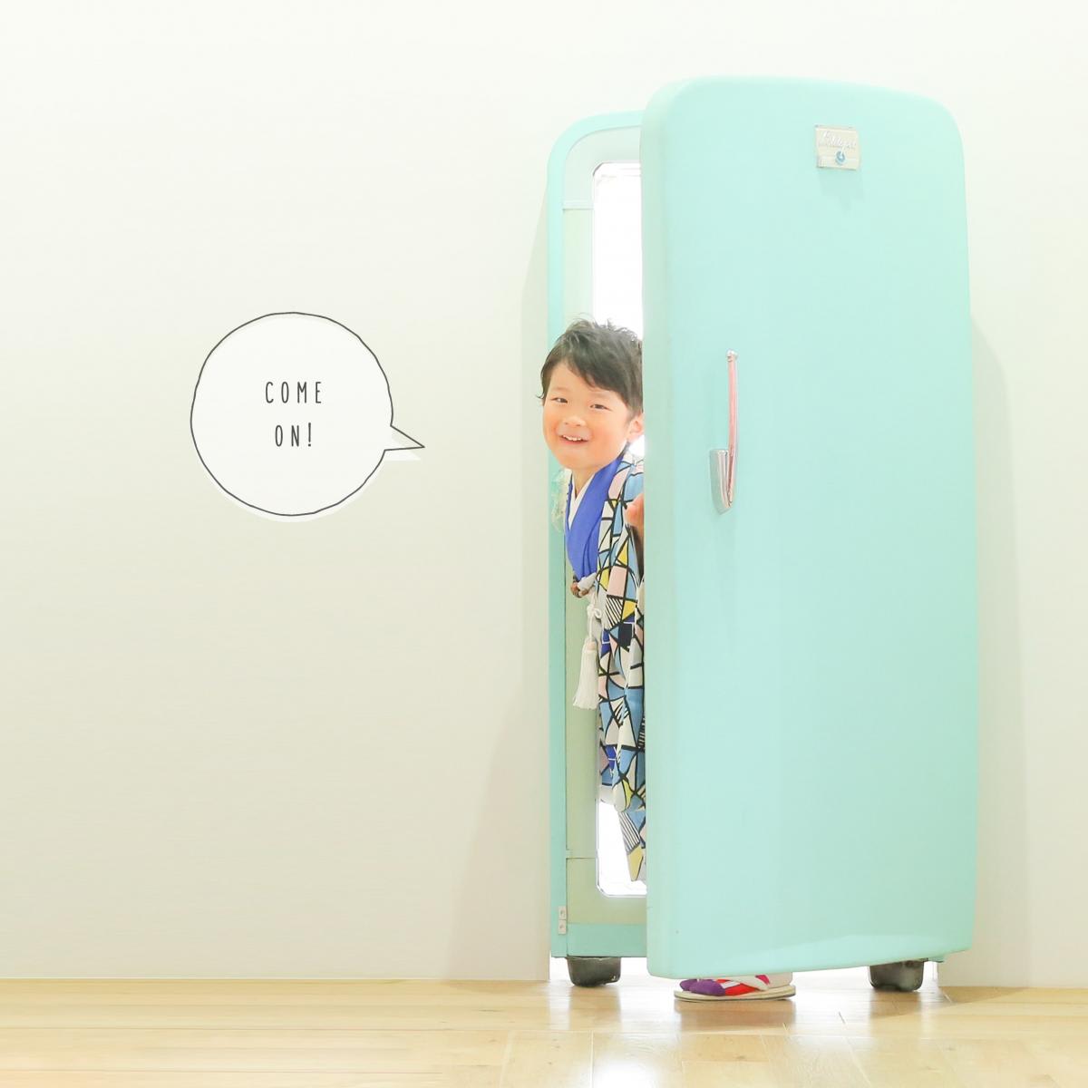 七五三　記念写真　男の子　ドア　キッズフォトハウス　HAPISTA