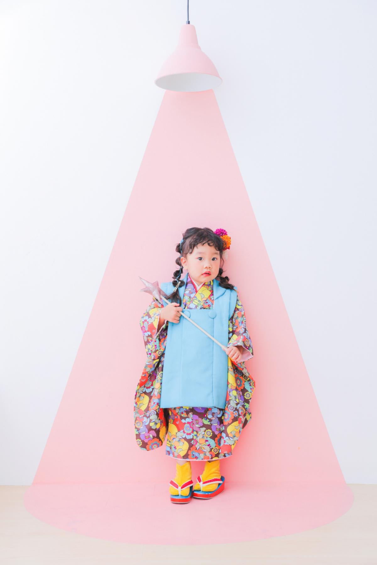 七五三　3歳女の子　可愛い　カラフル　キッズフォトスタジオ　ハピスタ