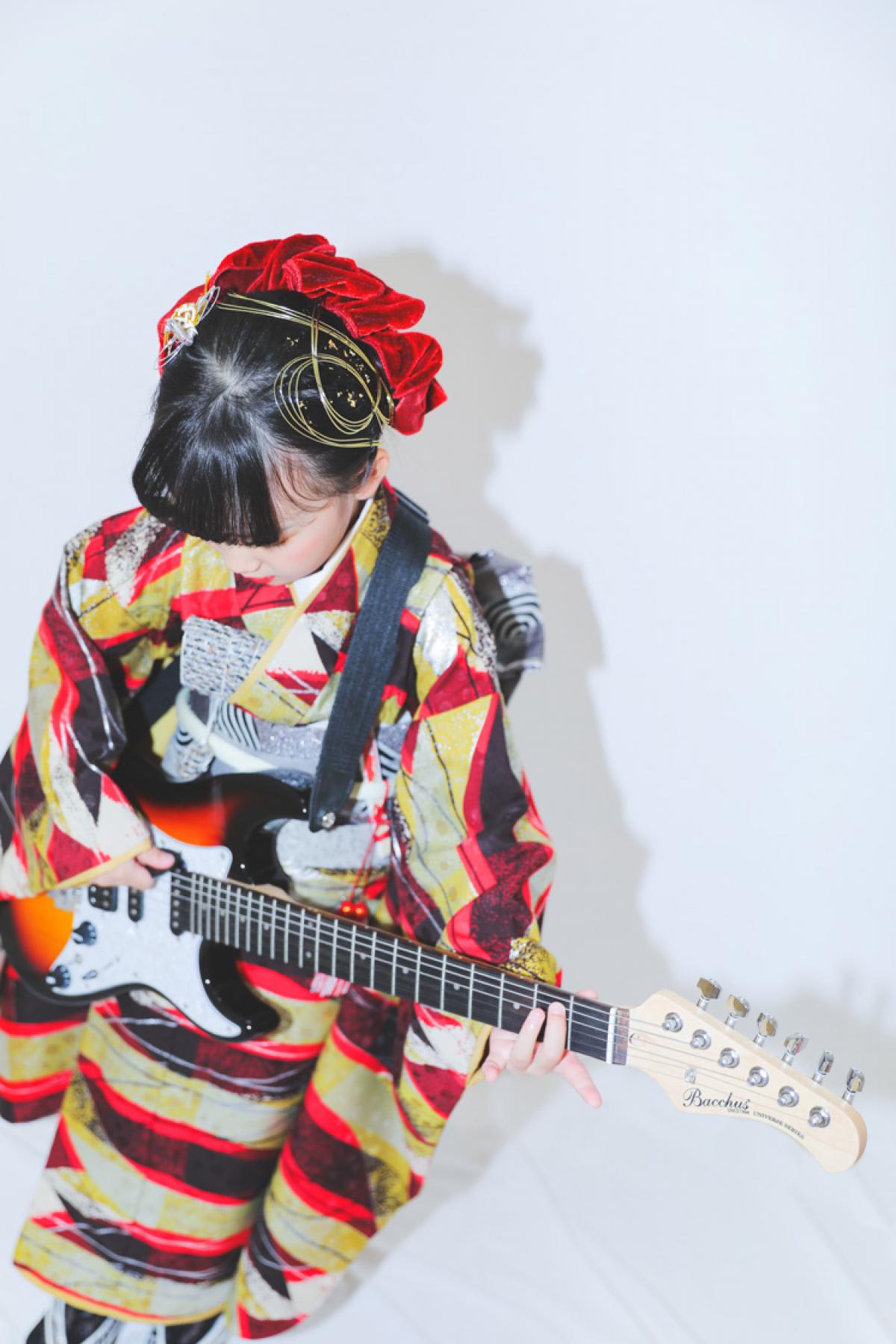七五三　記念写真　女の子　ギター　キッズフォトハウス　HAPISTA