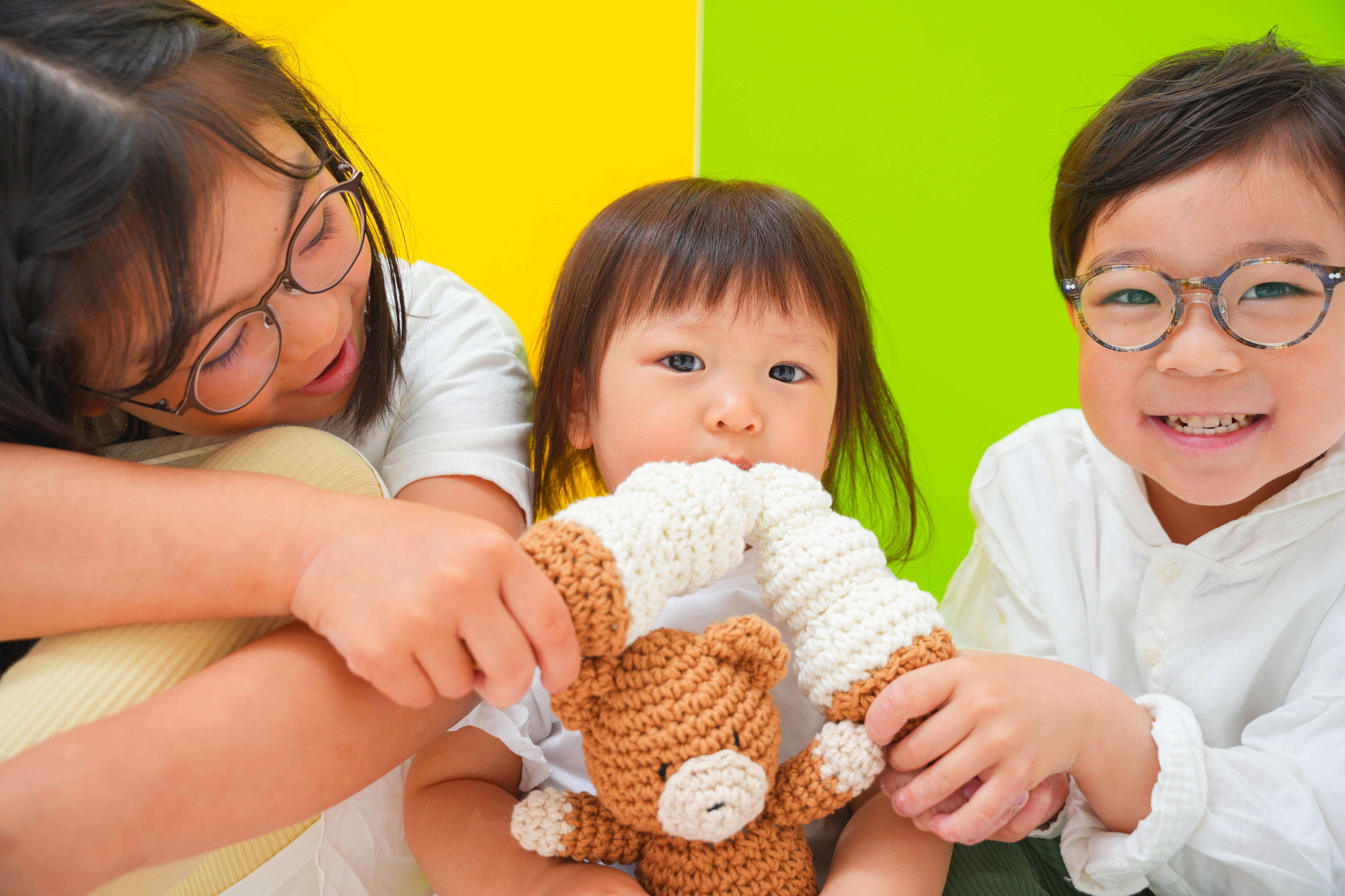 誕生日撮影　5歳誕生日　バースデー　バースデー撮影　記念撮影　メガネ　男の子　私服撮影　キッズフォトスタジオ　フォトスタジオ　大阪フォトスタジオ　堺市フォトスタジオ　3兄弟　兄弟撮影