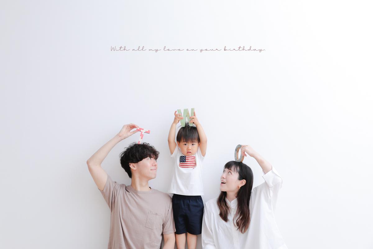 ファミリー　家族写真　カラフル　フォトスタジオ　ハピスタ