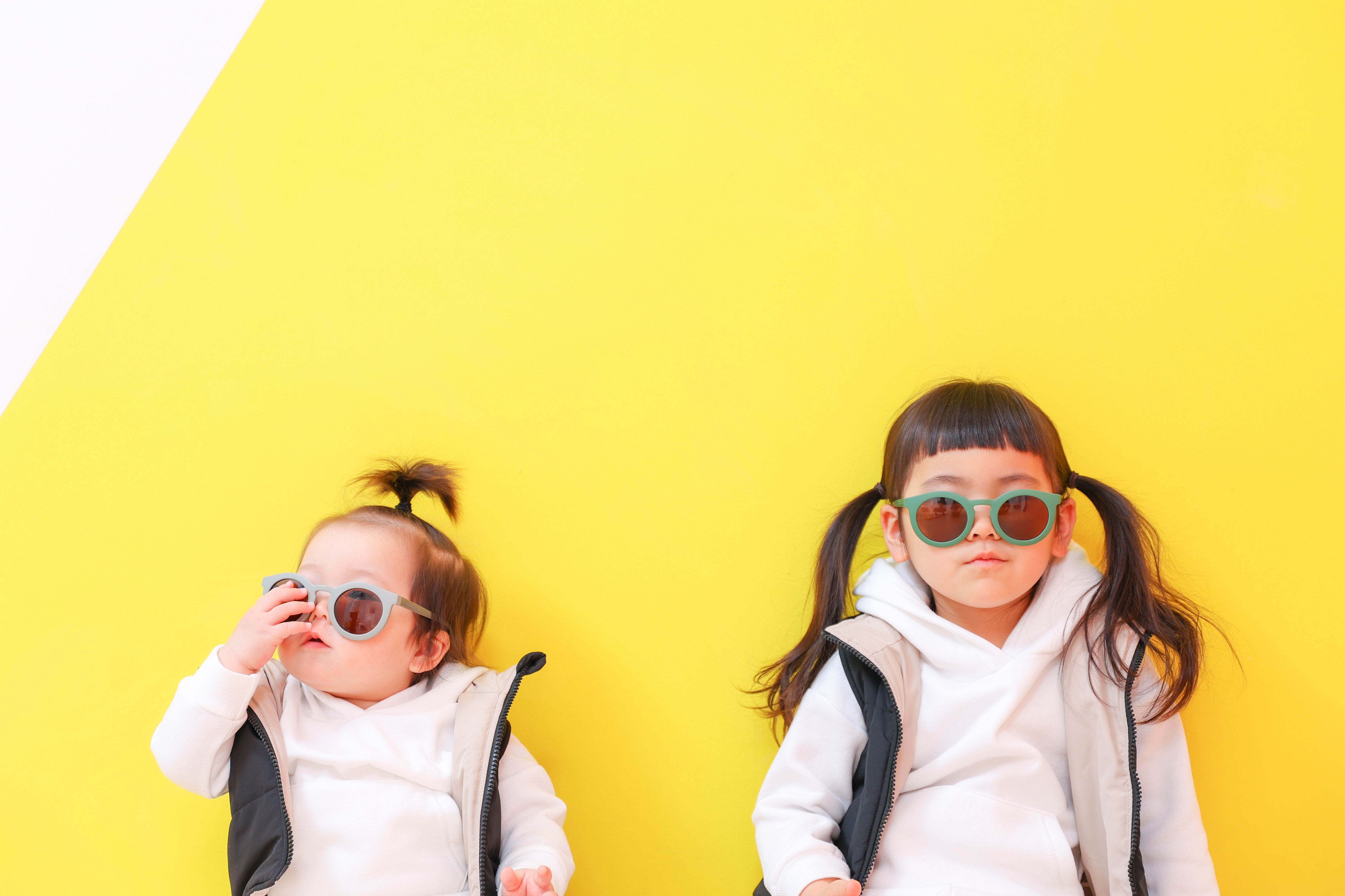 ファミリー　家族写真　兄弟　カラフル　フォトスタジオ　ハピスタ