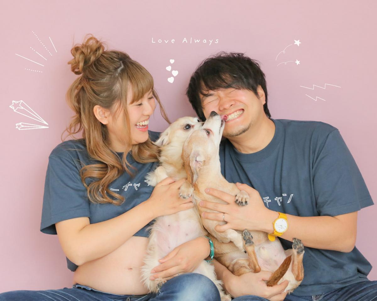 ファミリー　家族写真　カラフル　フォトスタジオ　ハピスタ　マタニティ　わんちゃん