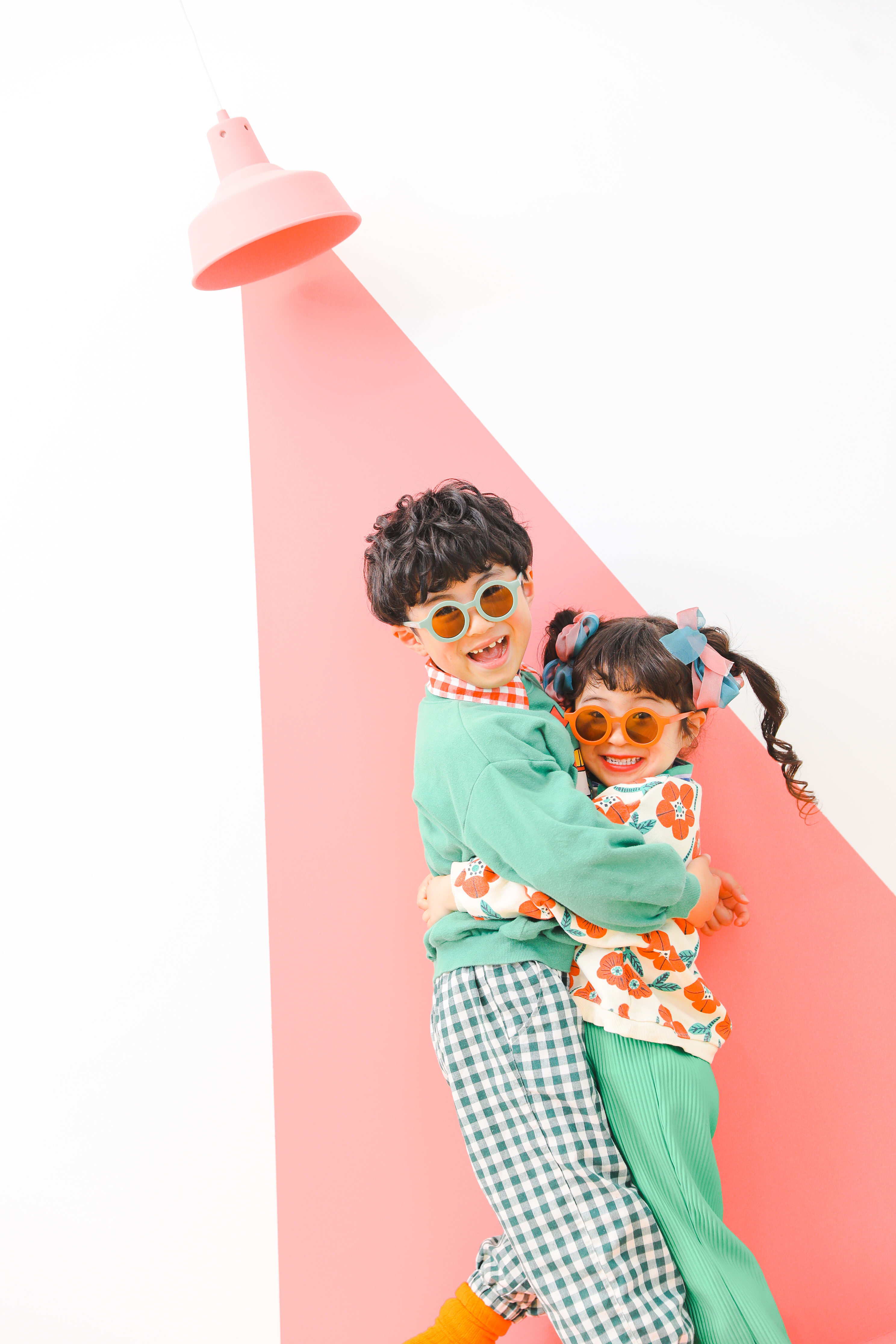 きょうだい撮影　写真　カラフル　フォトスタジオ　ハピスタ