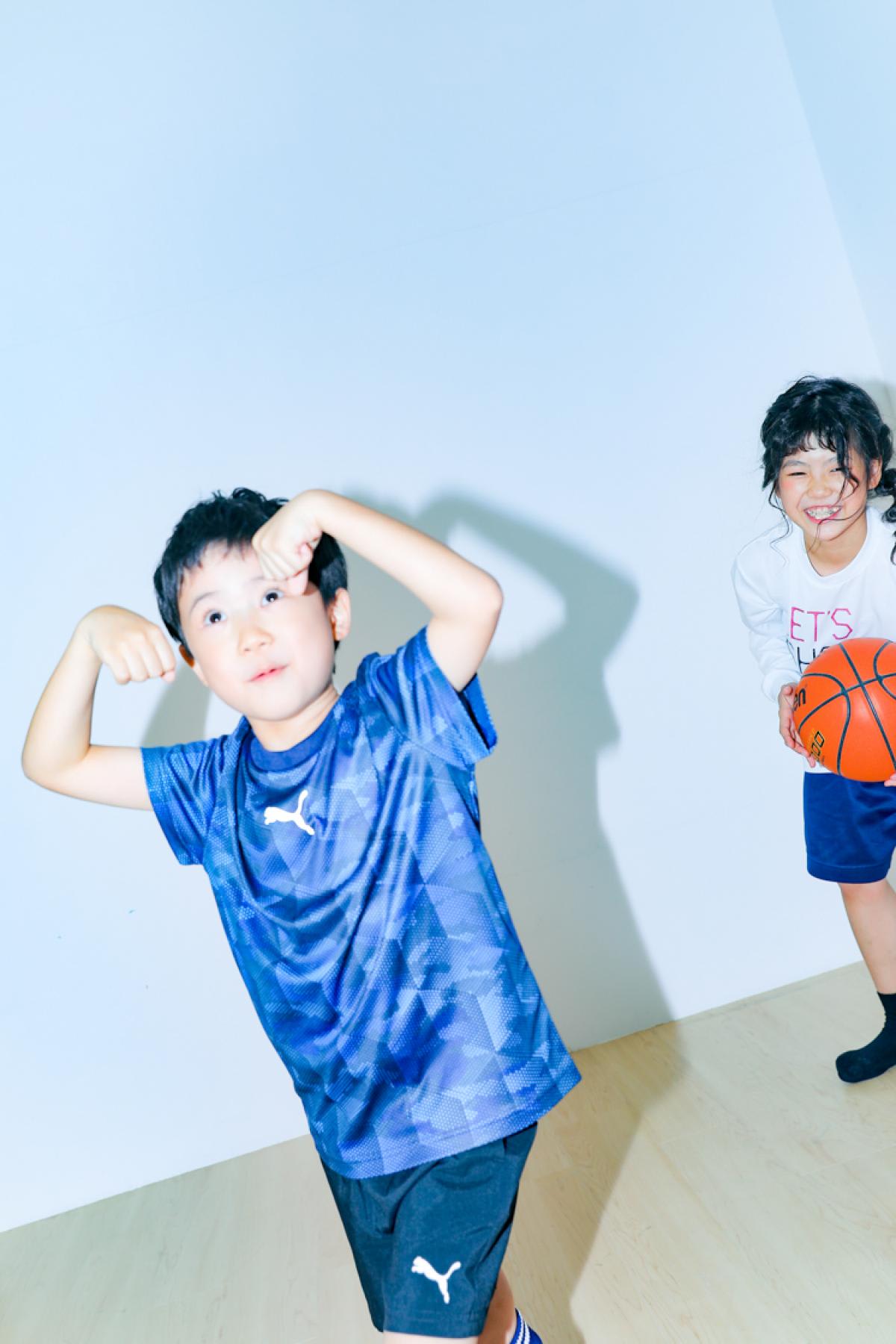 兄弟フォト　記念写真　カラフル　キッズフォトスタジオ　ハピスタ