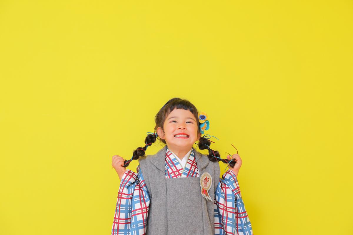 七五三　3歳女の子　可愛い　カラフル　キッズフォトスタジオ　ハピスタ
