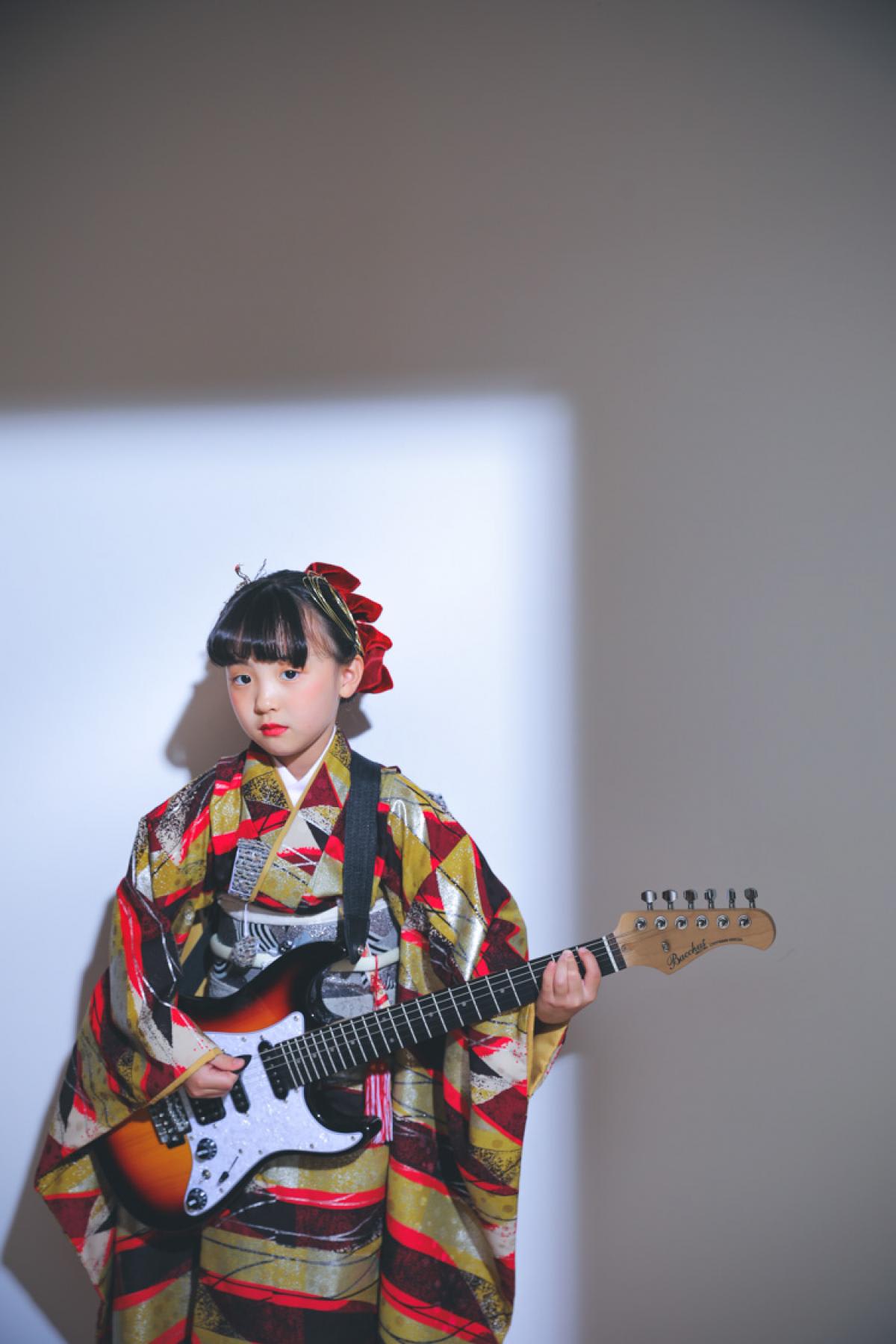 七五三　記念写真　女の子　ギター　キッズフォトハウス　HAPISTA