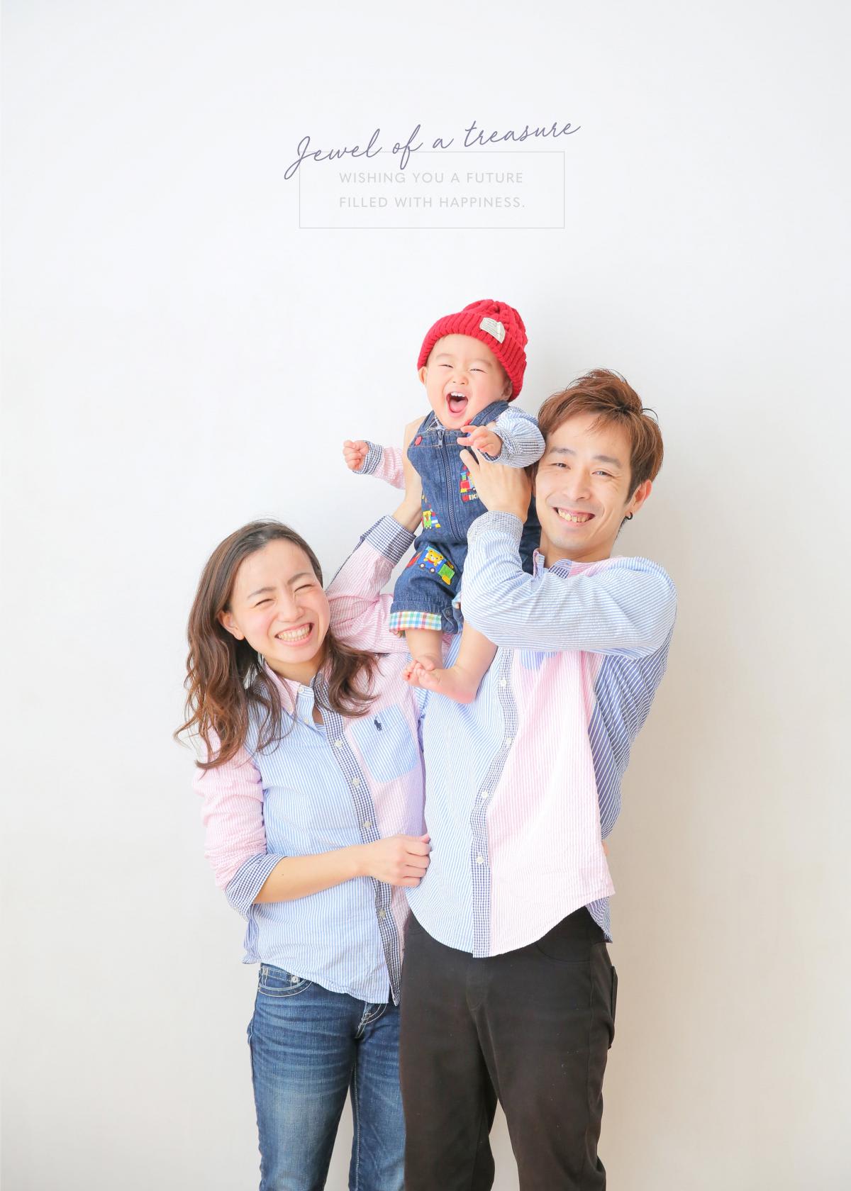 ファミリー　家族写真　バースデー　お誕生日　カラフル　フォトスタジオ　ハピスタ　