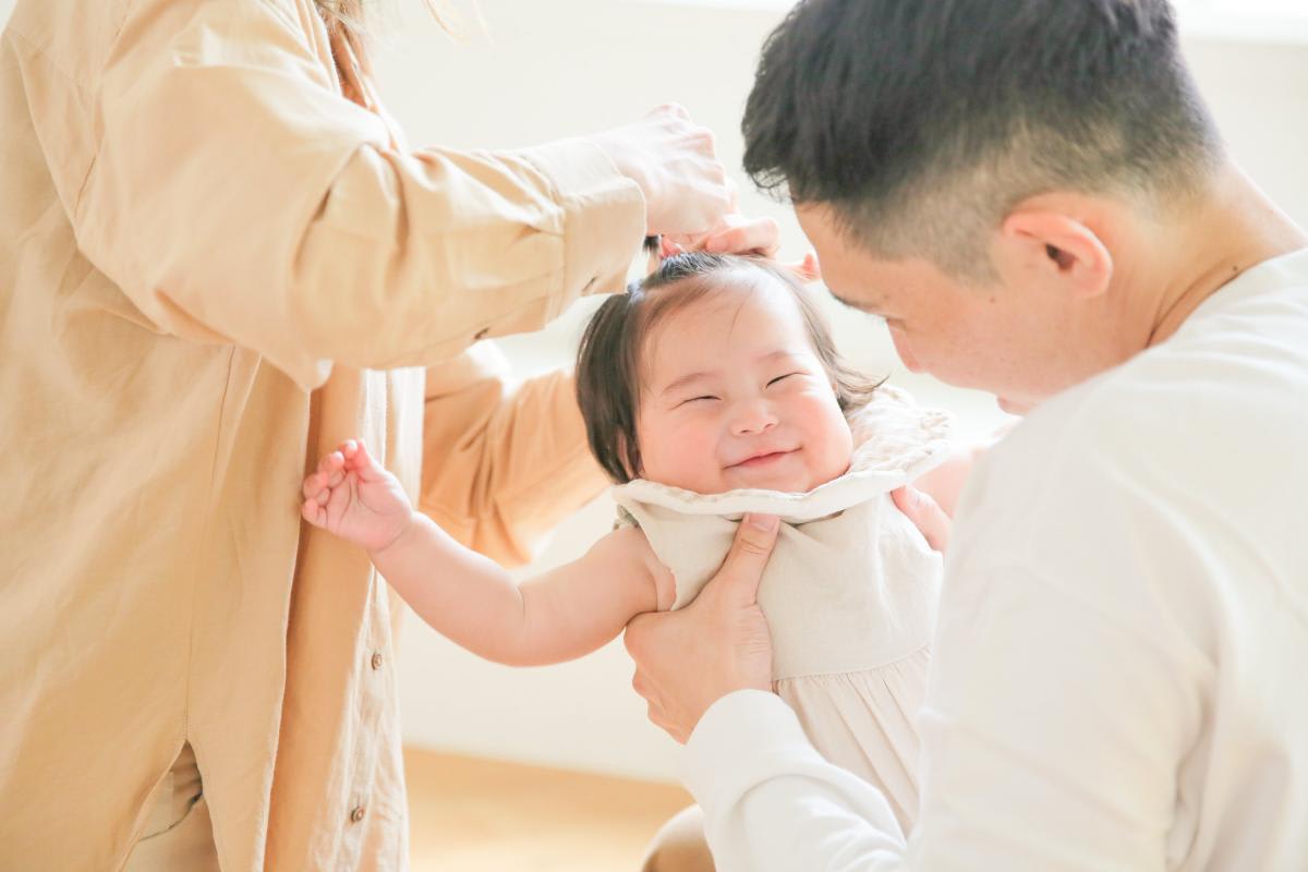 ファミリー　家族写真　ベビー　赤ちゃん　カラフル　フォトスタジオ　ハピスタ