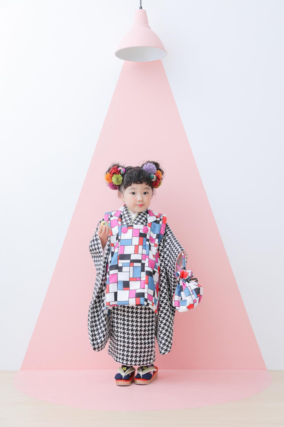 七五三　記念写真　女の子　スポットライト　キッズフォトハウス　HAPISTA