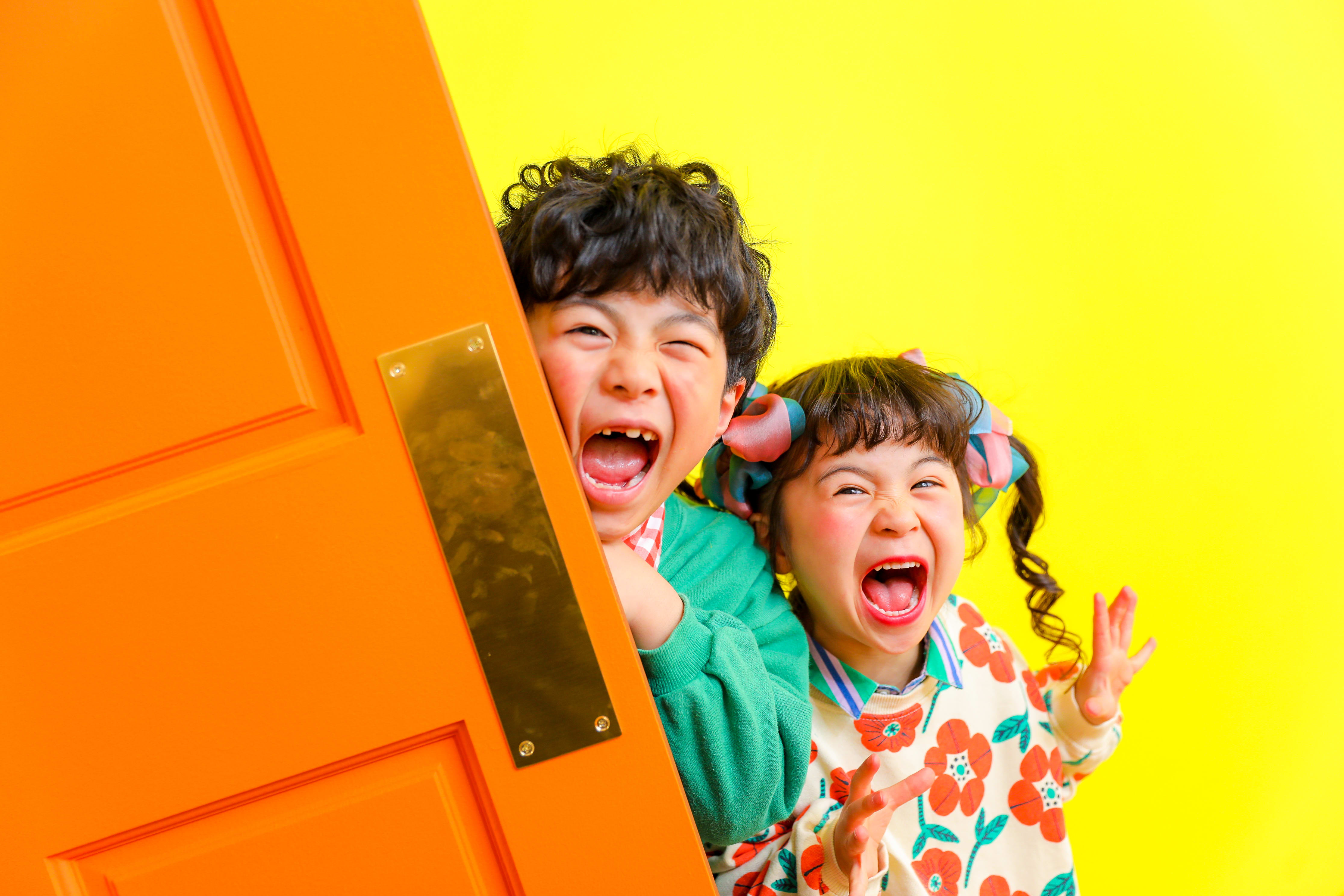 きょうだい撮影　写真　カラフル　フォトスタジオ　ハピスタ