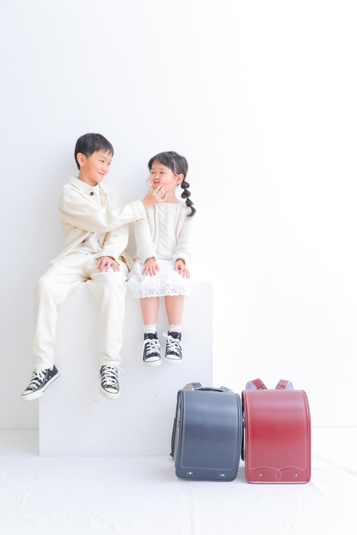 兄弟フォト　記念写真　ランドセル　カラフル　キッズフォトスタジオ　ハピスタ