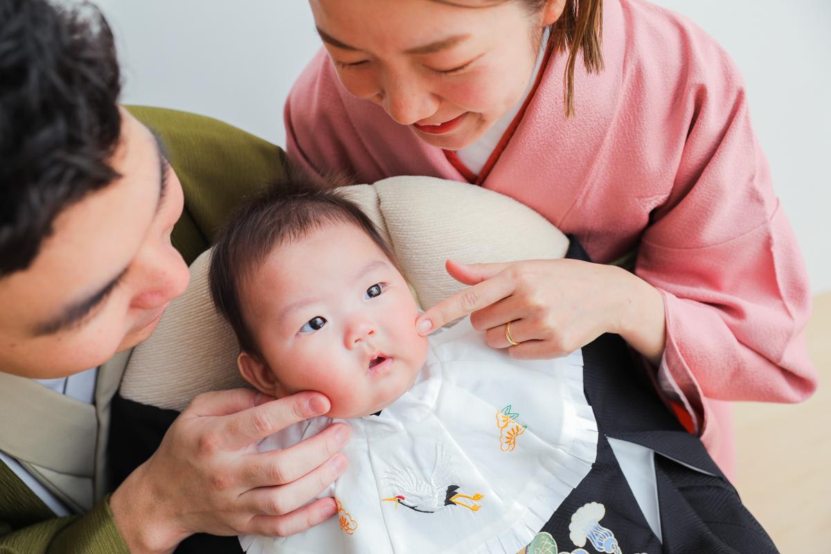 お宮参り　赤ちゃん　記念日　家族写真　キッズフォトスタジオ　HAPISTA