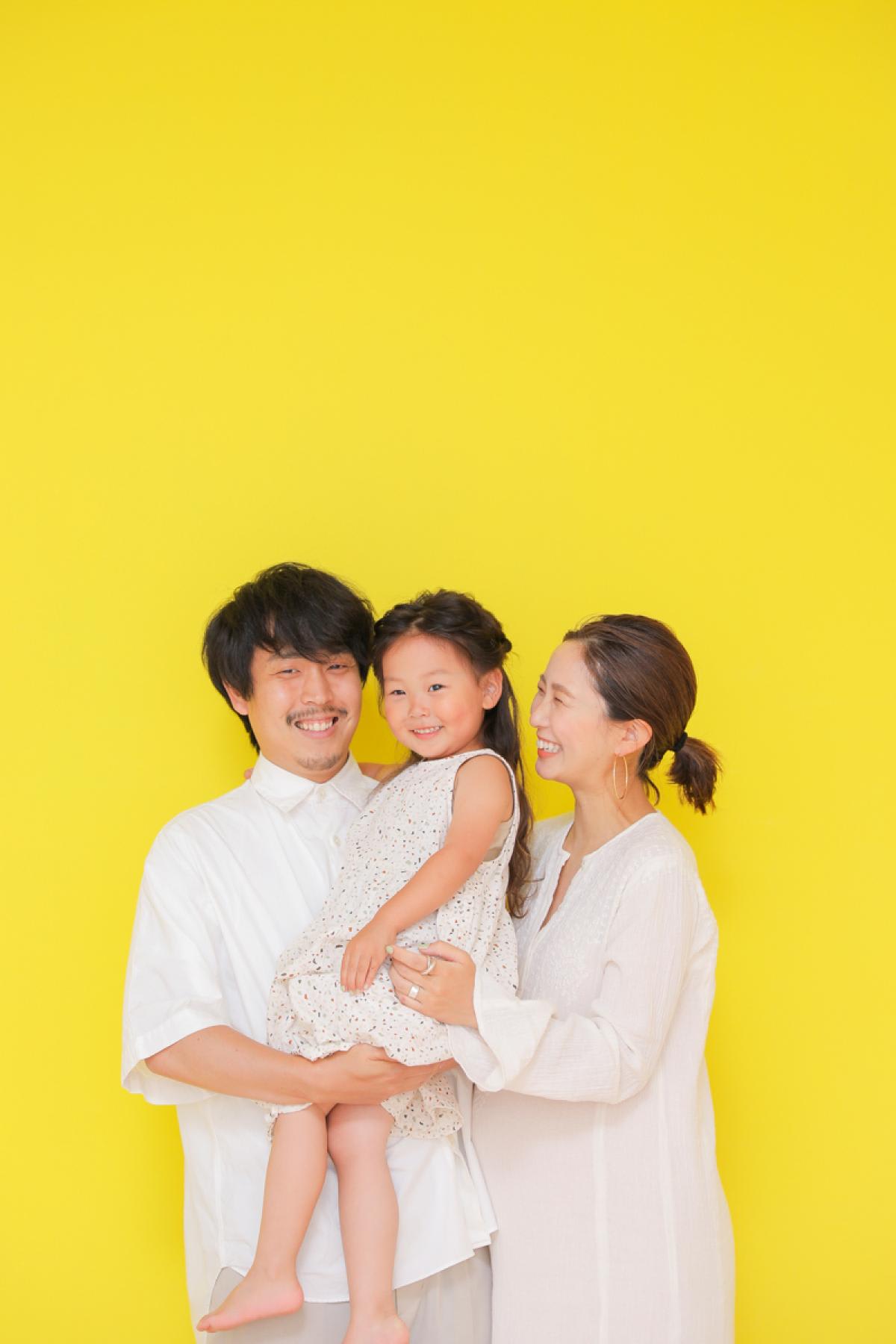 マタニティ　家族写真　お姉ちゃん　ママ　パパ　フォトスタジオ　ハピスタ　