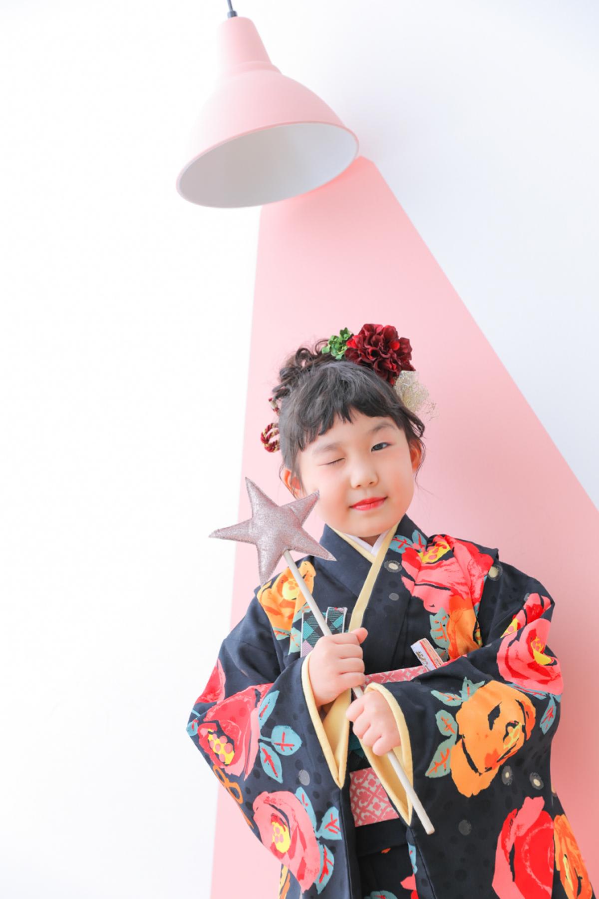 七五三　７歳女の子　可愛い　カラフル　キッズフォトスタジオ　ハピスタ