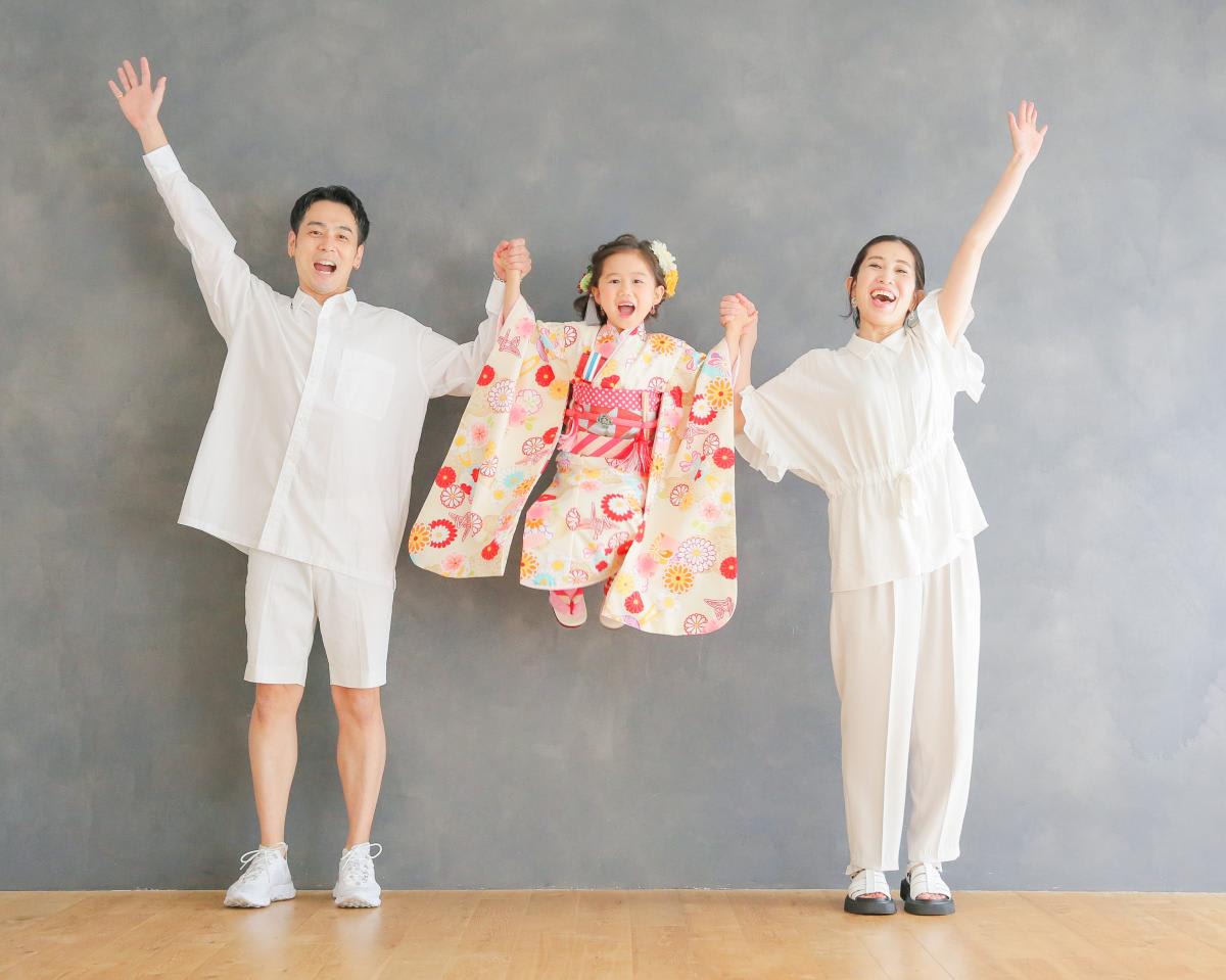 七五三　７歳女の子　ファミリー　家族写真　可愛い　カラフル　キッズフォトスタジオ　ハピスタ