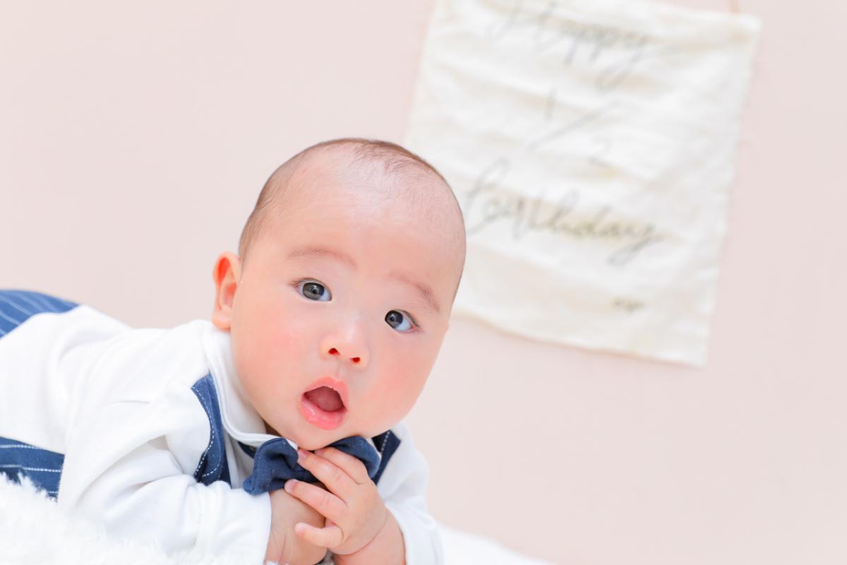男の子　記念撮影　カラフル　可愛い　キッズフォトスタジオ　ハピスタ