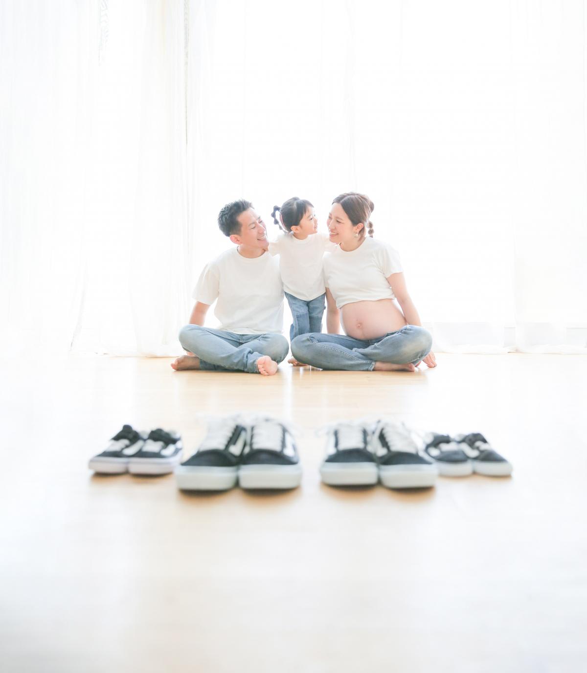 ファミリー　家族写真　マタニティ　カラフル　フォトスタジオ　ハピスタ　