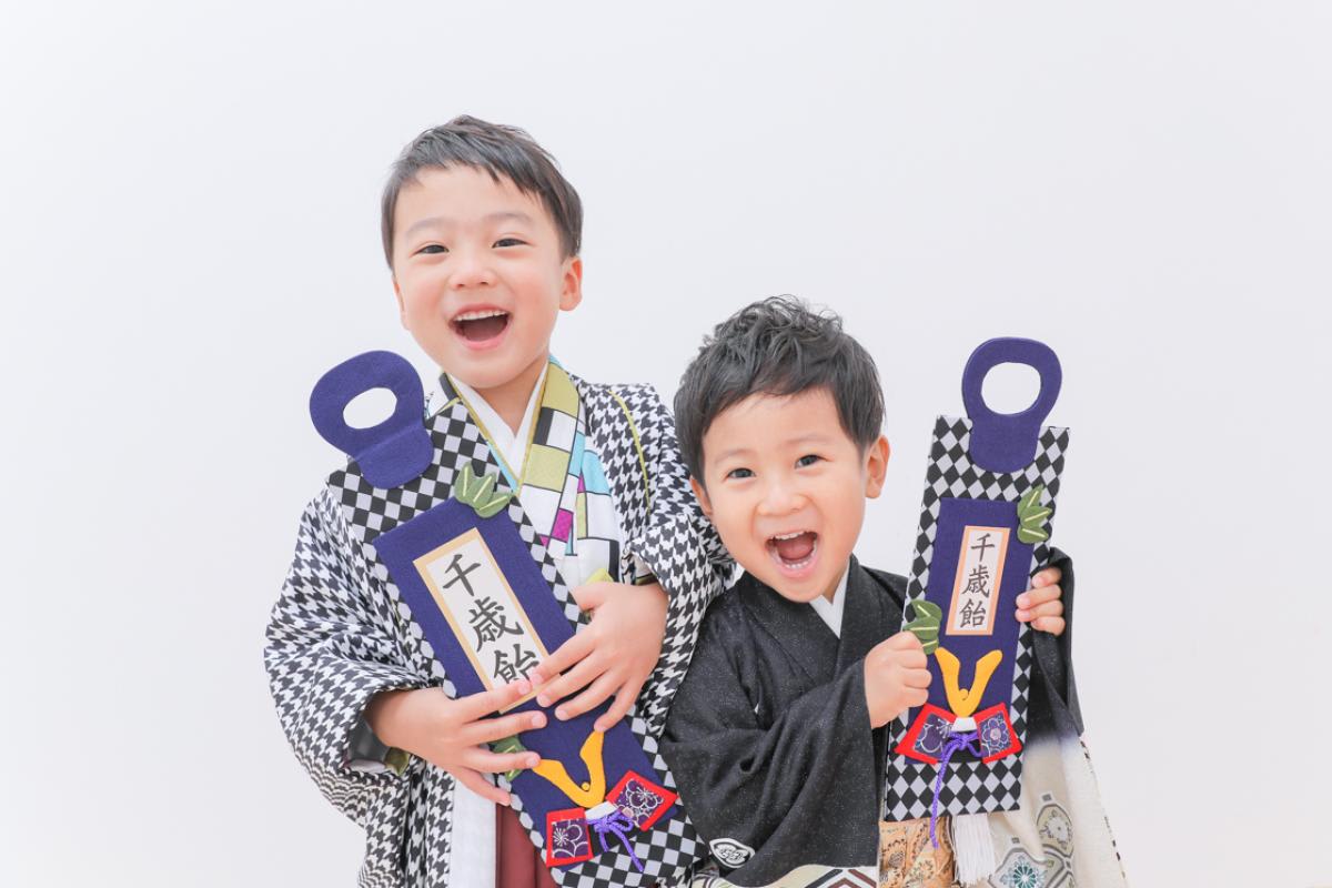 七五三　兄弟　可愛い　カラフル　キッズフォトスタジオ　ハピスタ