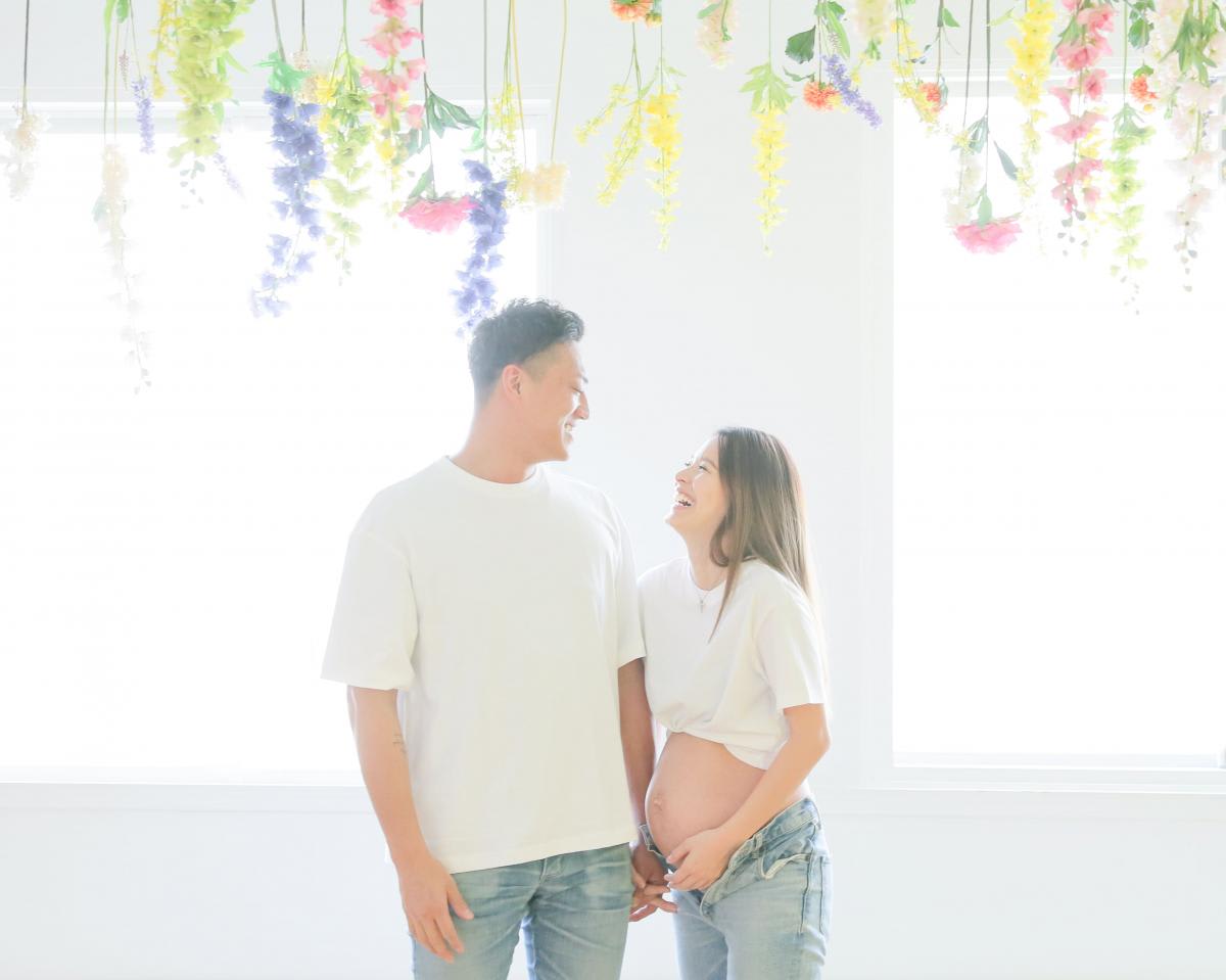 ファミリー　家族写真　カラフル　フォトスタジオ　ハピスタ　マタニティ