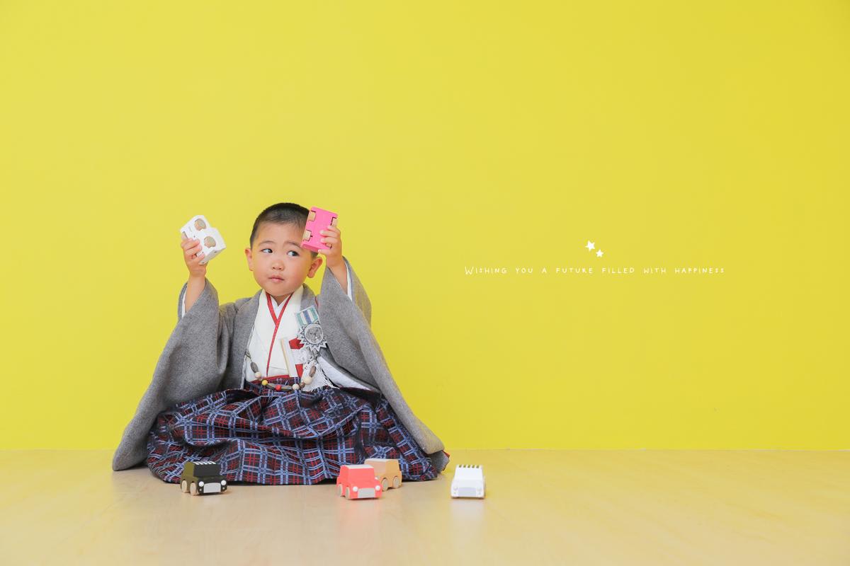 七五三　記念写真　男の子　車　キッズフォトハウス　HAPISTA