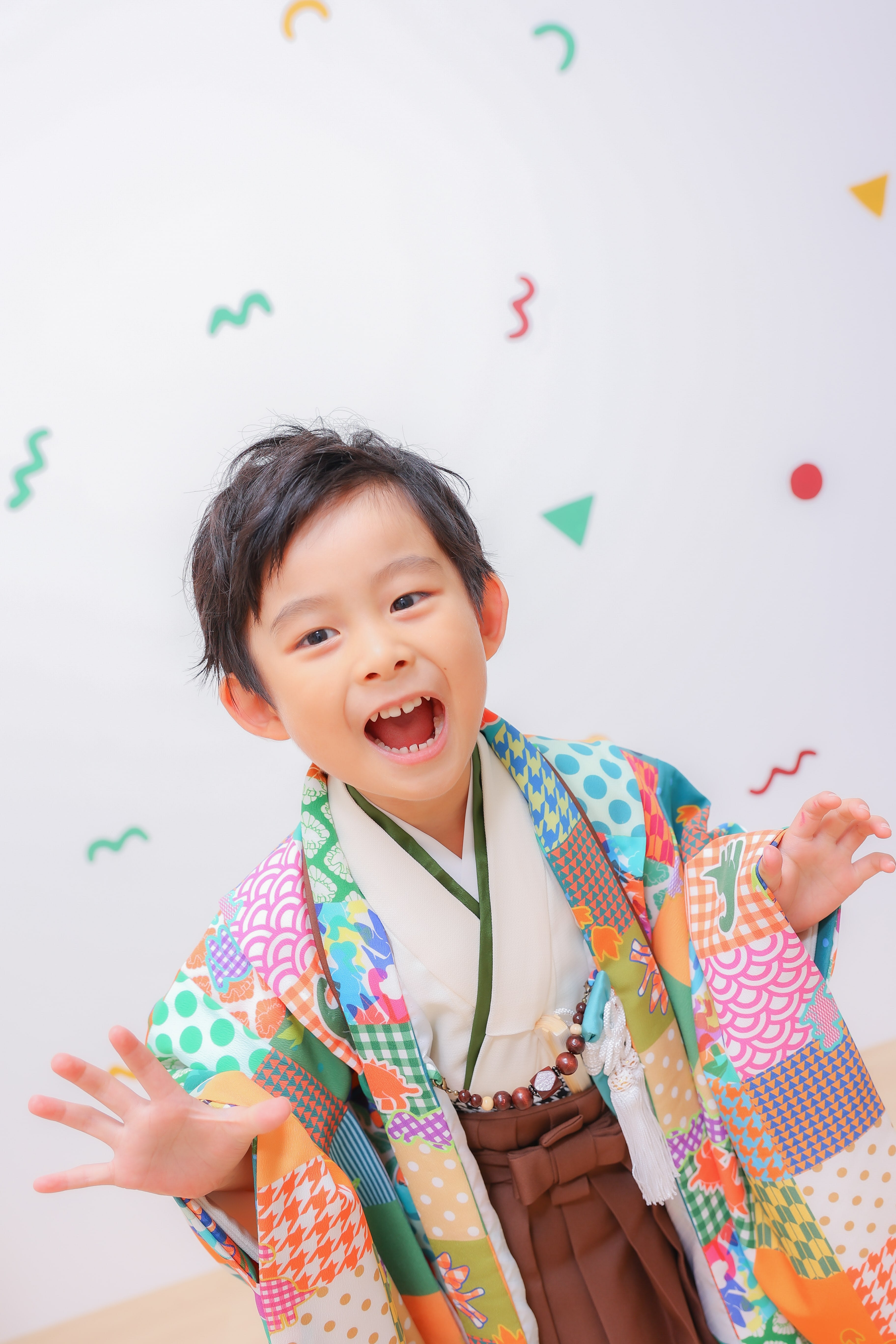 七五三　男の子　可愛い　カラフル　キッズフォトスタジオ　ハピスタ