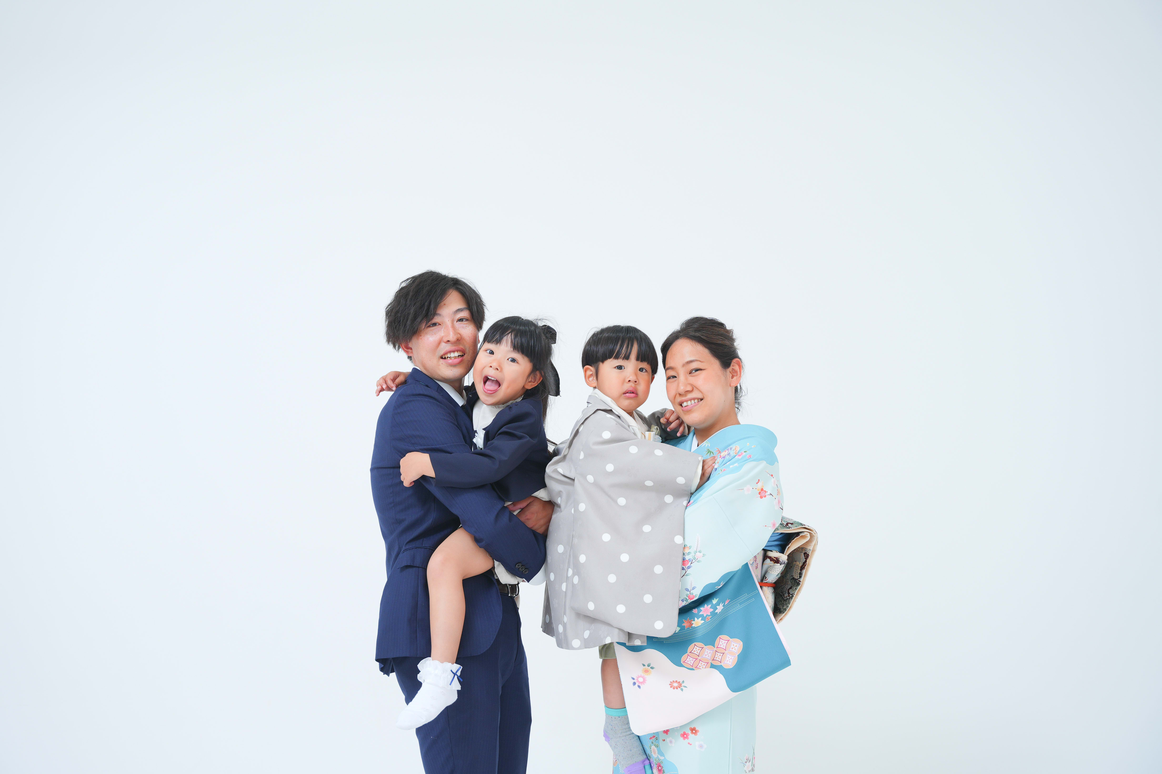 七五三　七五三撮影　753撮影　753 3歳男の子　男の子着物　オリジナル着物　キッズフォトスタジオ　フォトスタジオ　大阪フォトスタジオ　堺市フォトスタジオ　家族撮影　家族　ママ訪問着　ママ着物