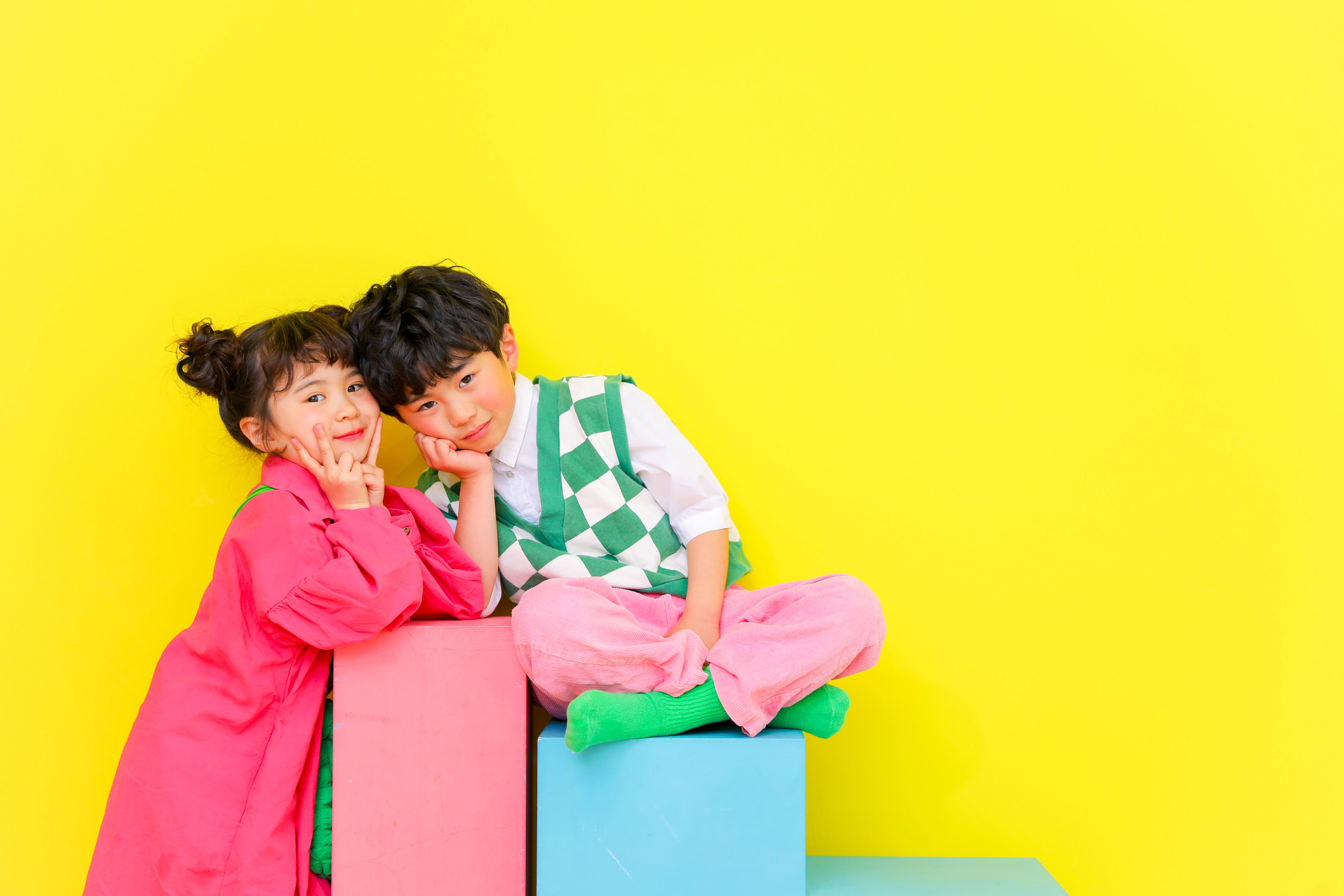 きょうだい撮影　写真　カラフル　フォトスタジオ　ハピスタ