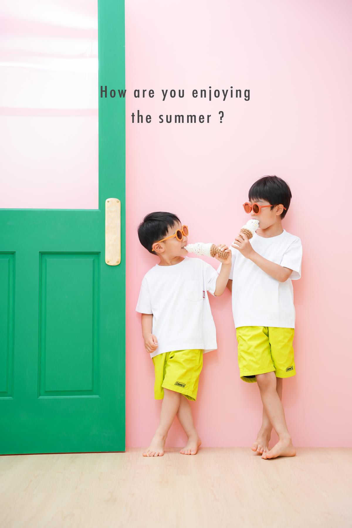 ファミリー　家族写真　カラフル　兄弟フォト　フォトスタジオ　ハピスタ