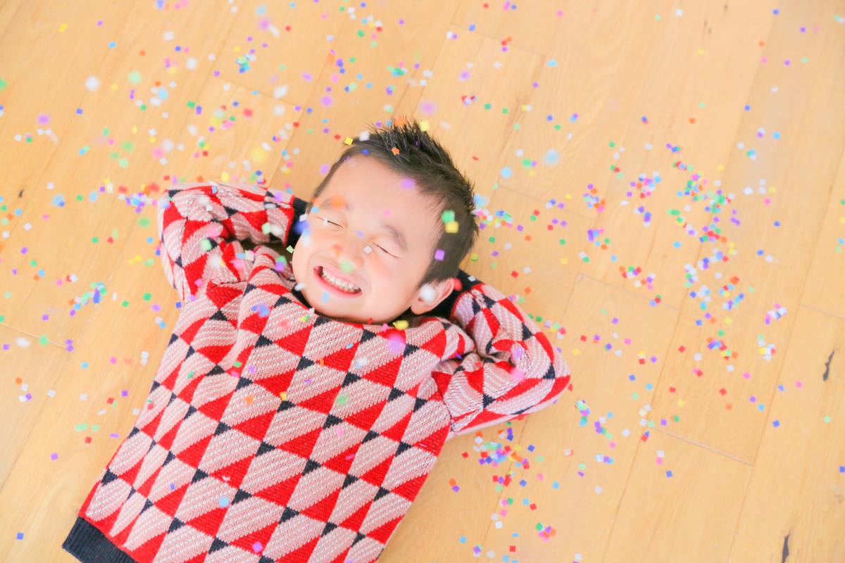 お誕生日　バースデー　男の子　カラフル　キッズ写真 　HAPISTA