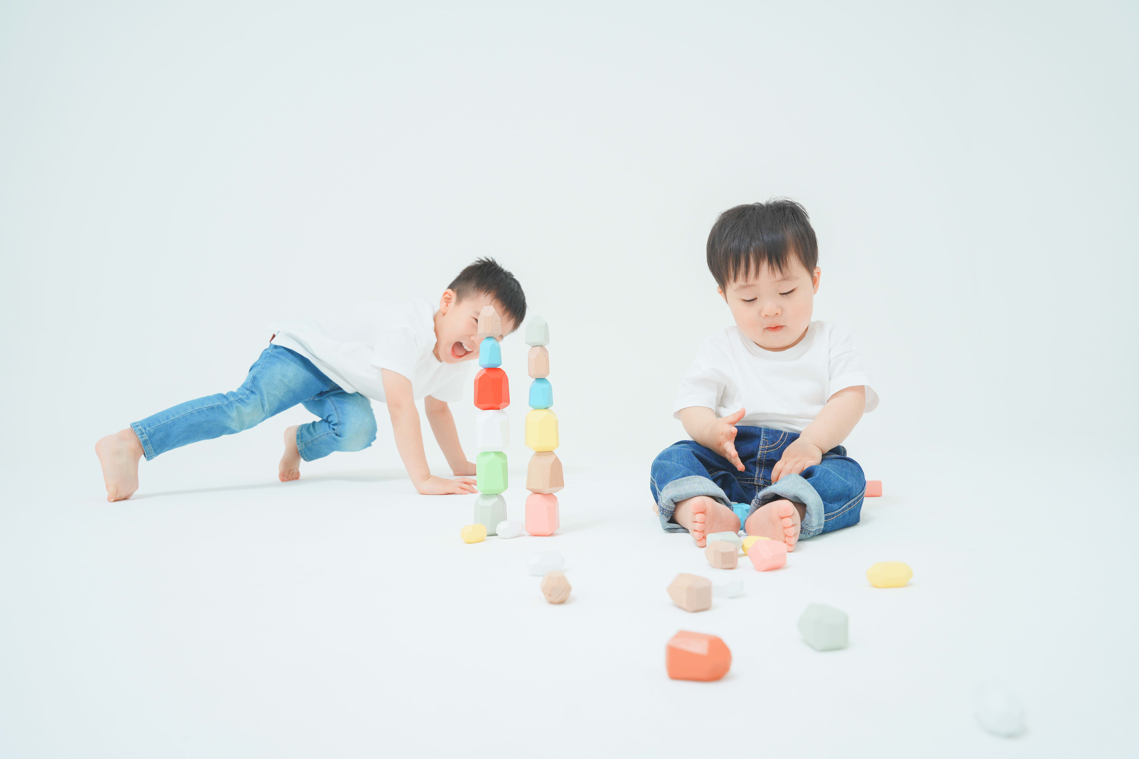 誕生日撮影　誕生日　バースデー　バースデー撮影　記念撮影　男の子　キッズフォトスタジオ　フォトスタジオ　大阪フォトスタジオ　堺市フォトスタジオ　兄弟　仲良し　遊びながら撮影