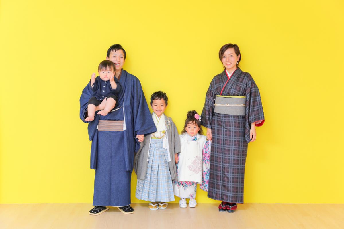 七五三　ファミリーフォト　家族写真　カラフル　キッズフォトスタジオ　ハピスタ