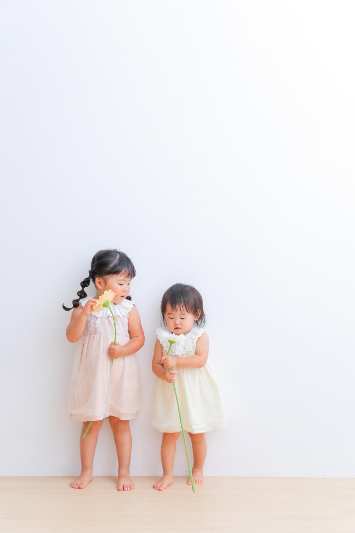 姉妹撮影　写真　カラフル　フォトスタジオ　ハピスタ