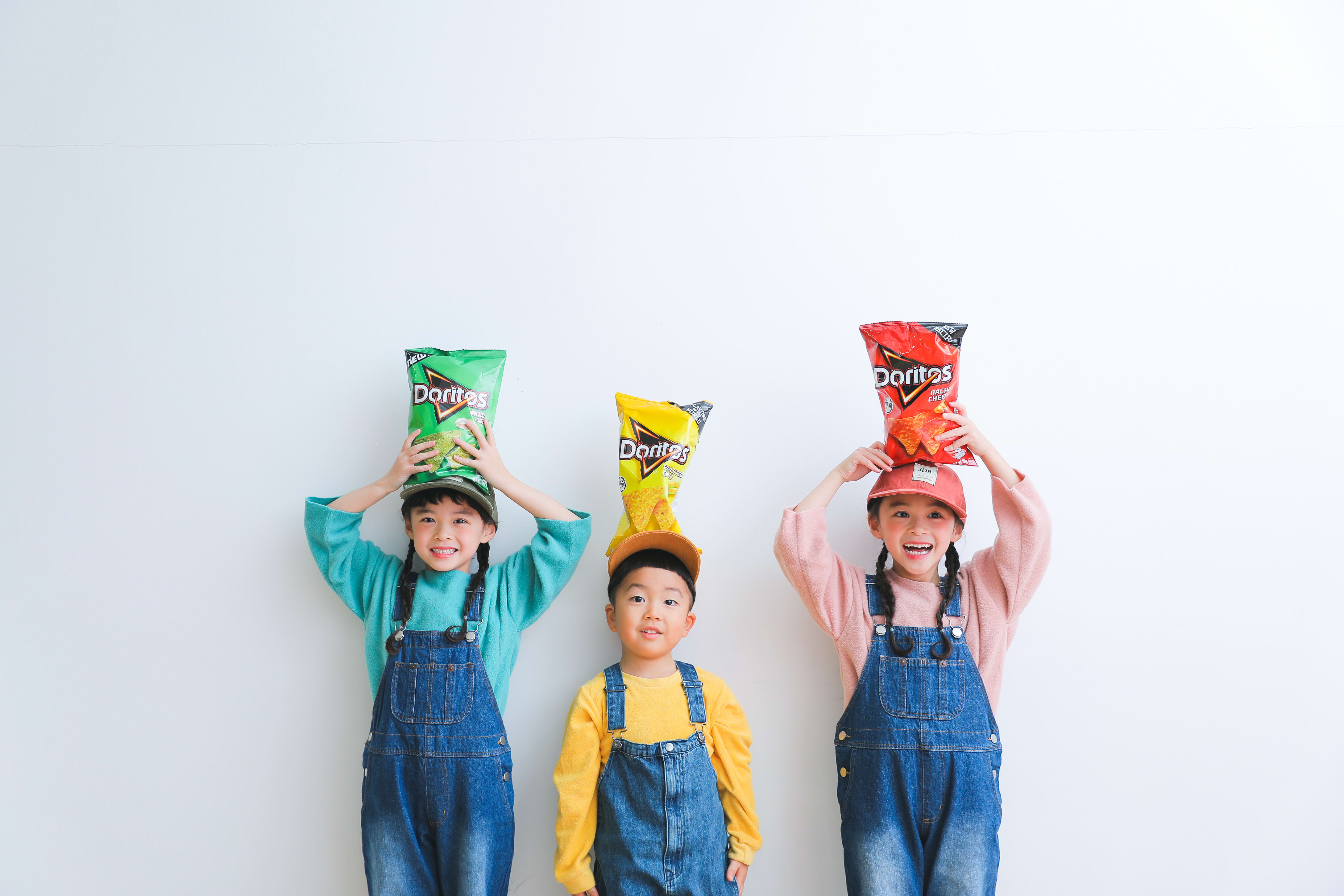 きょうだい撮影　写真　カラフル　フォトスタジオ　ハピスタ