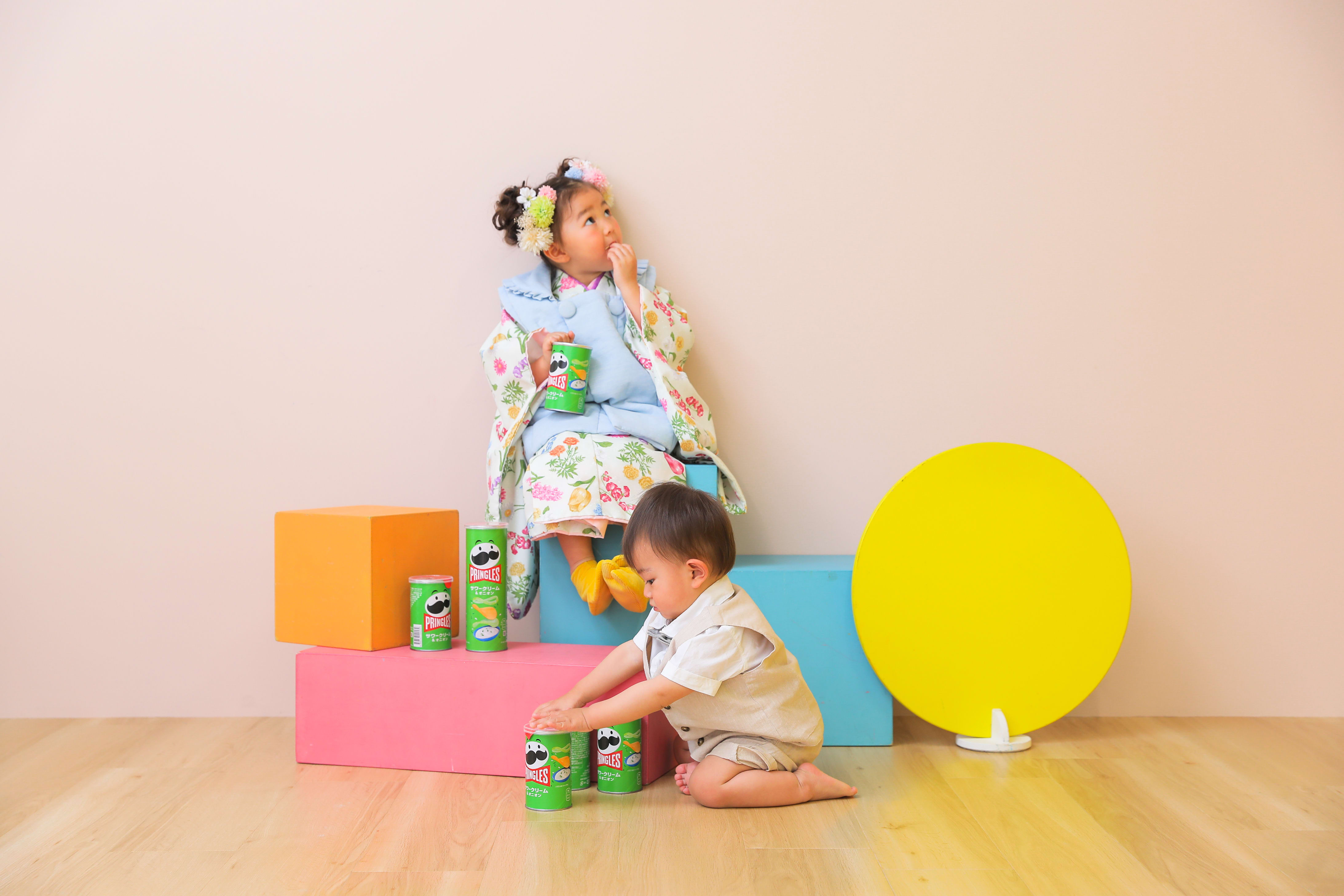 七五三　記念写真　姉弟フォト　お菓子　カラフル　キッズフォトハウス　HAPISTA