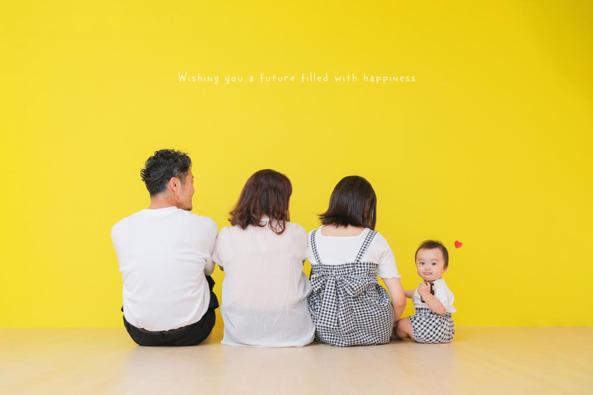 ファミリー　家族写真　ベビー　カラフル　フォトスタジオ　ハピスタ