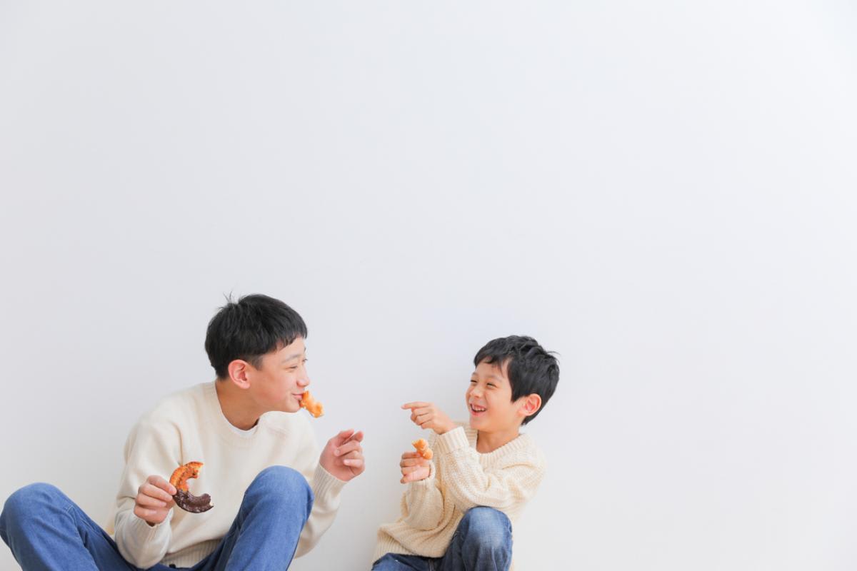 兄弟フォト　記念写真　カラフル　キッズフォトスタジオ　ハピスタ