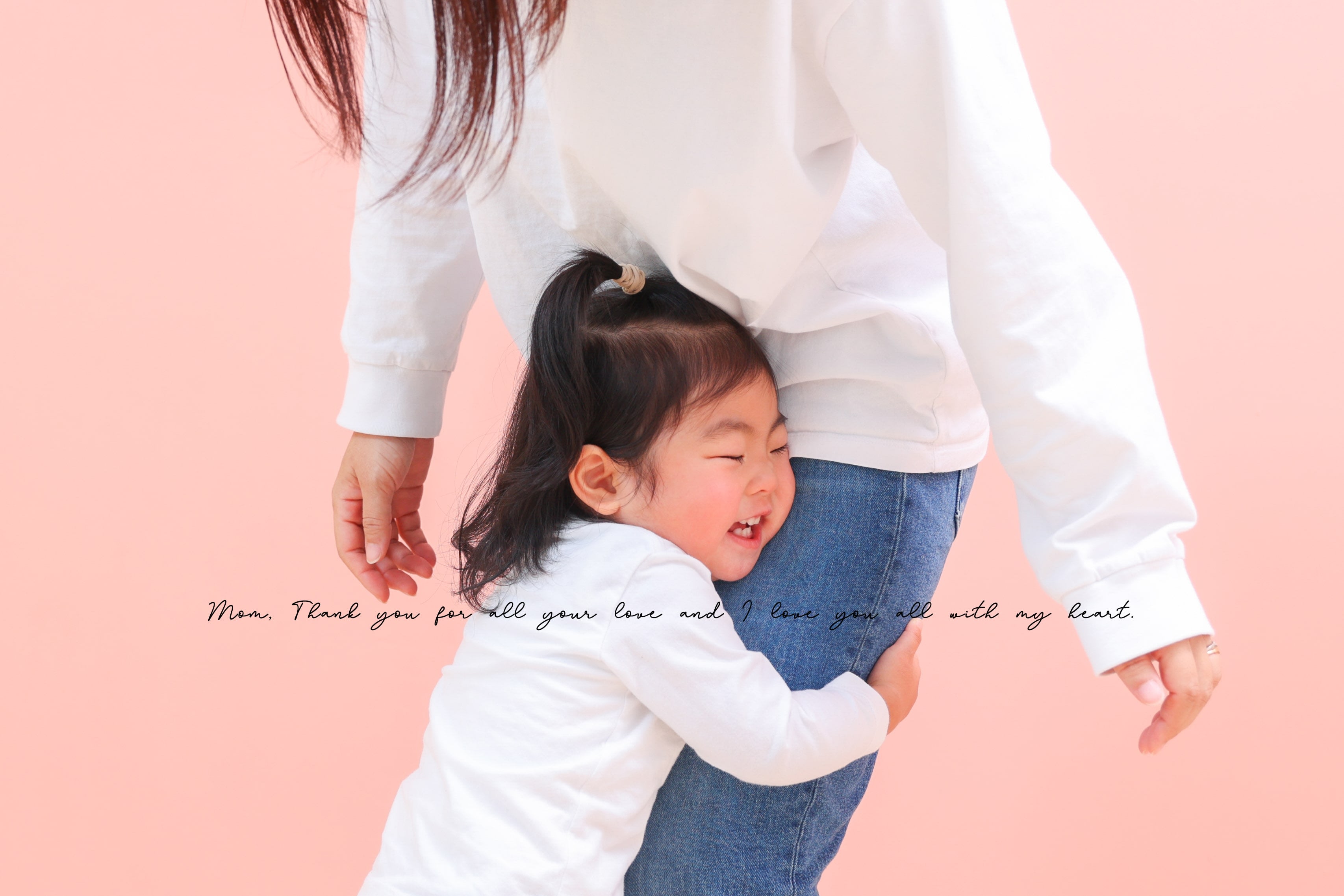 大好きなママにギュッ　キッズ写真　ファミリー　HAPISTA　バースデー