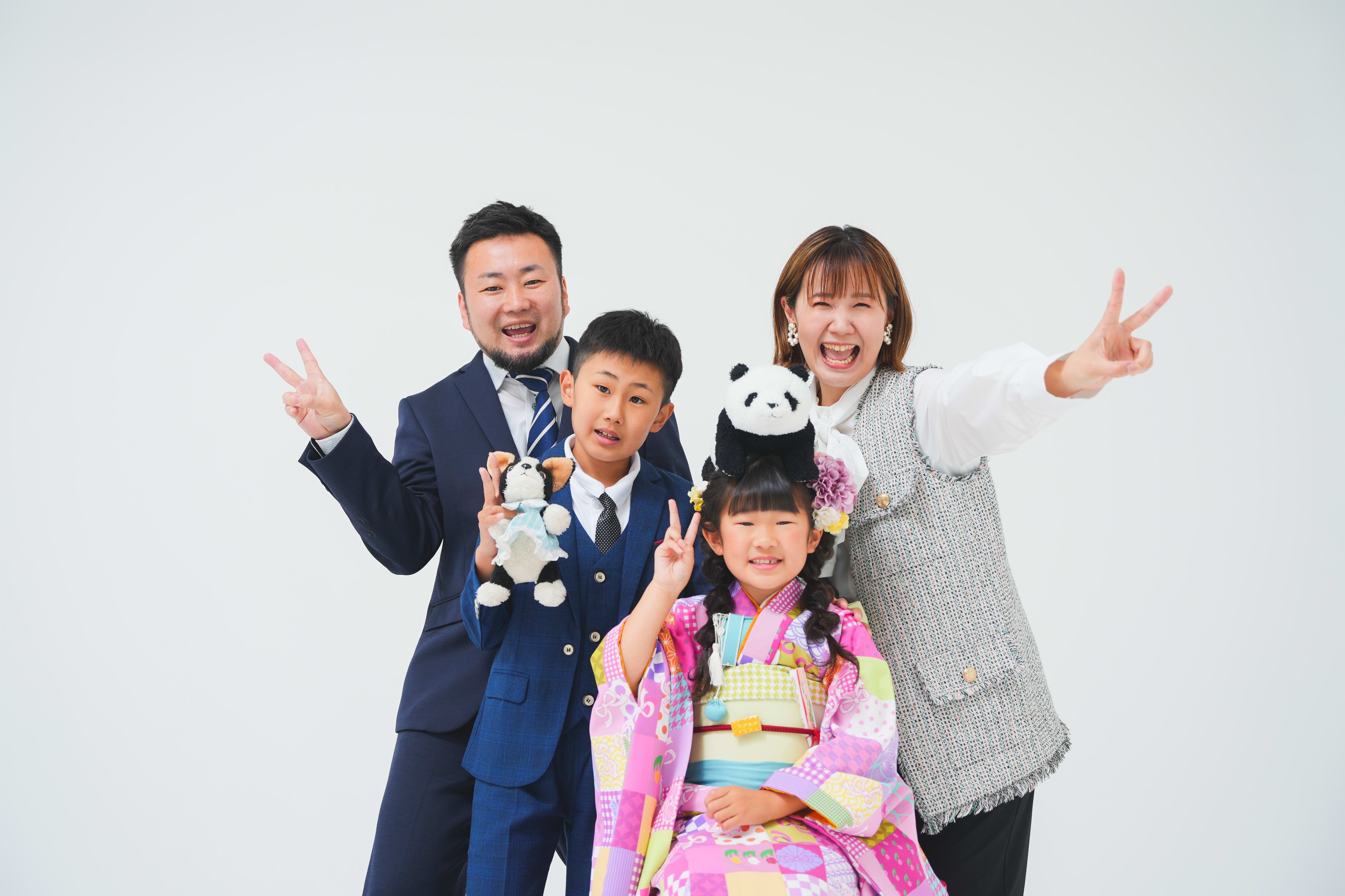 七五三　七五三撮影　753 753撮影　7歳女の子　女の子着物　キッズフォトスタジオ　フォトスタジオ　大阪フォトスタジオ　堺市フォトスタジオ　家族撮影　家族　家族写真　ファミリーフォト　ファミリー撮影