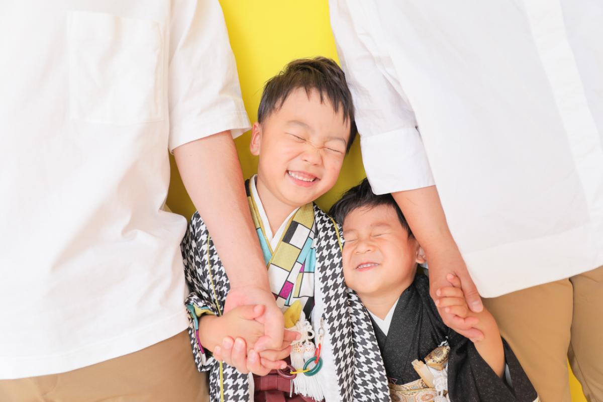 七五三　兄弟　可愛い　カラフル　キッズフォトスタジオ　ハピスタ