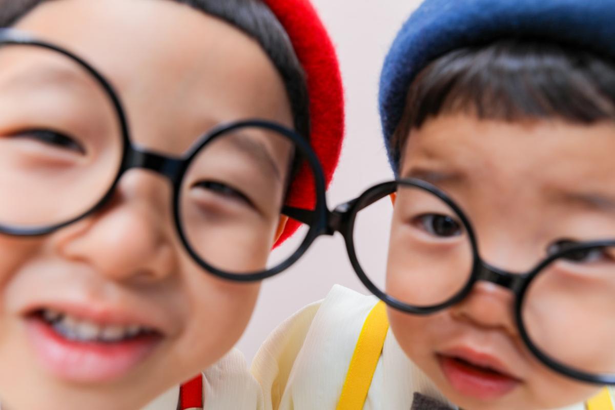 七五三　記念写真　男の子　赤　青　キッズフォトハウス　HAPISTA