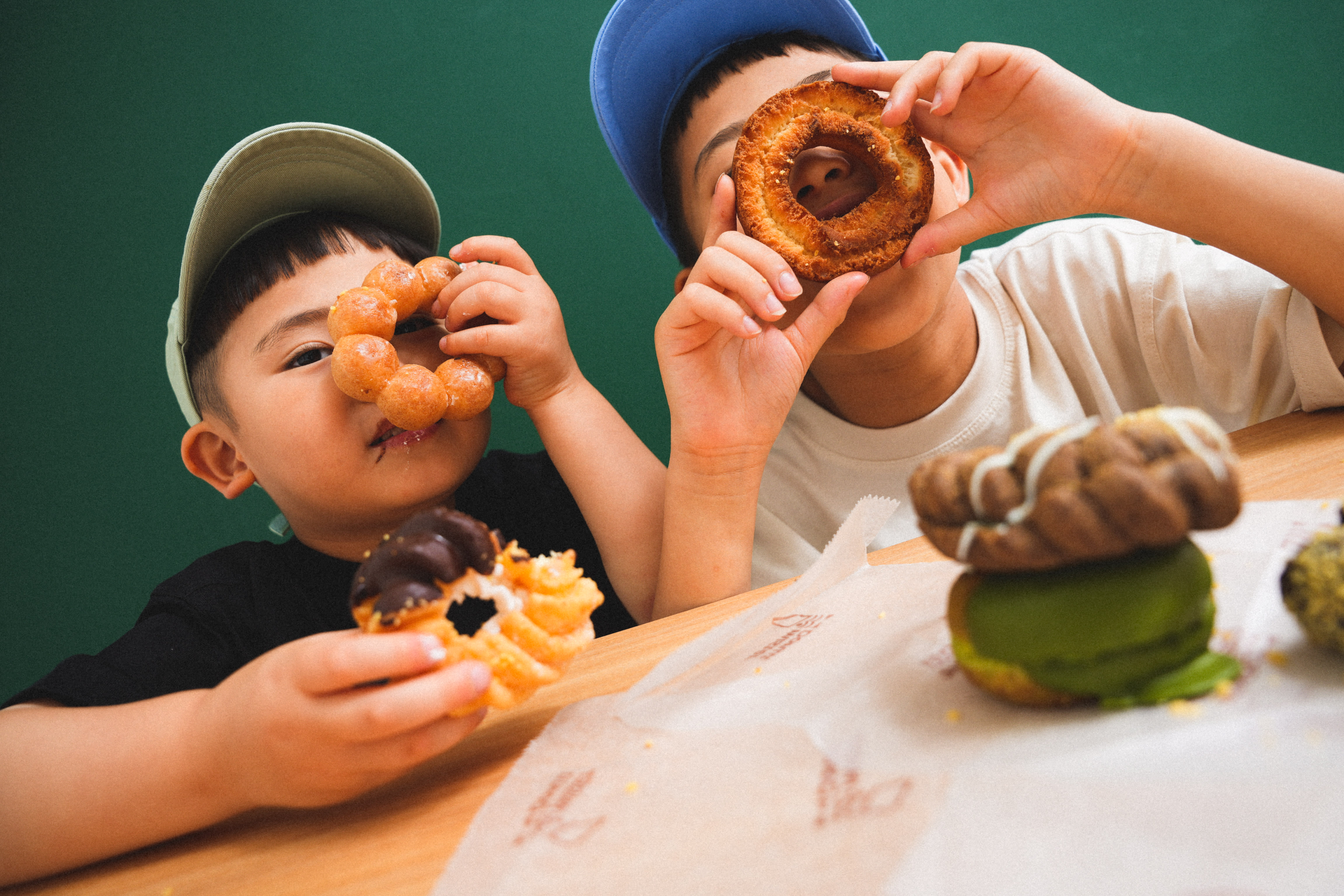 誕生日　誕生日撮影　バースデー　バースデーフォト　バースデー撮影　私服撮影　キッズフォトスタジオ　大阪フォトスタジオ　フォトスタジオ　堺市フォトスタジオ　持ち込み小物　お菓子持ち込み　兄弟