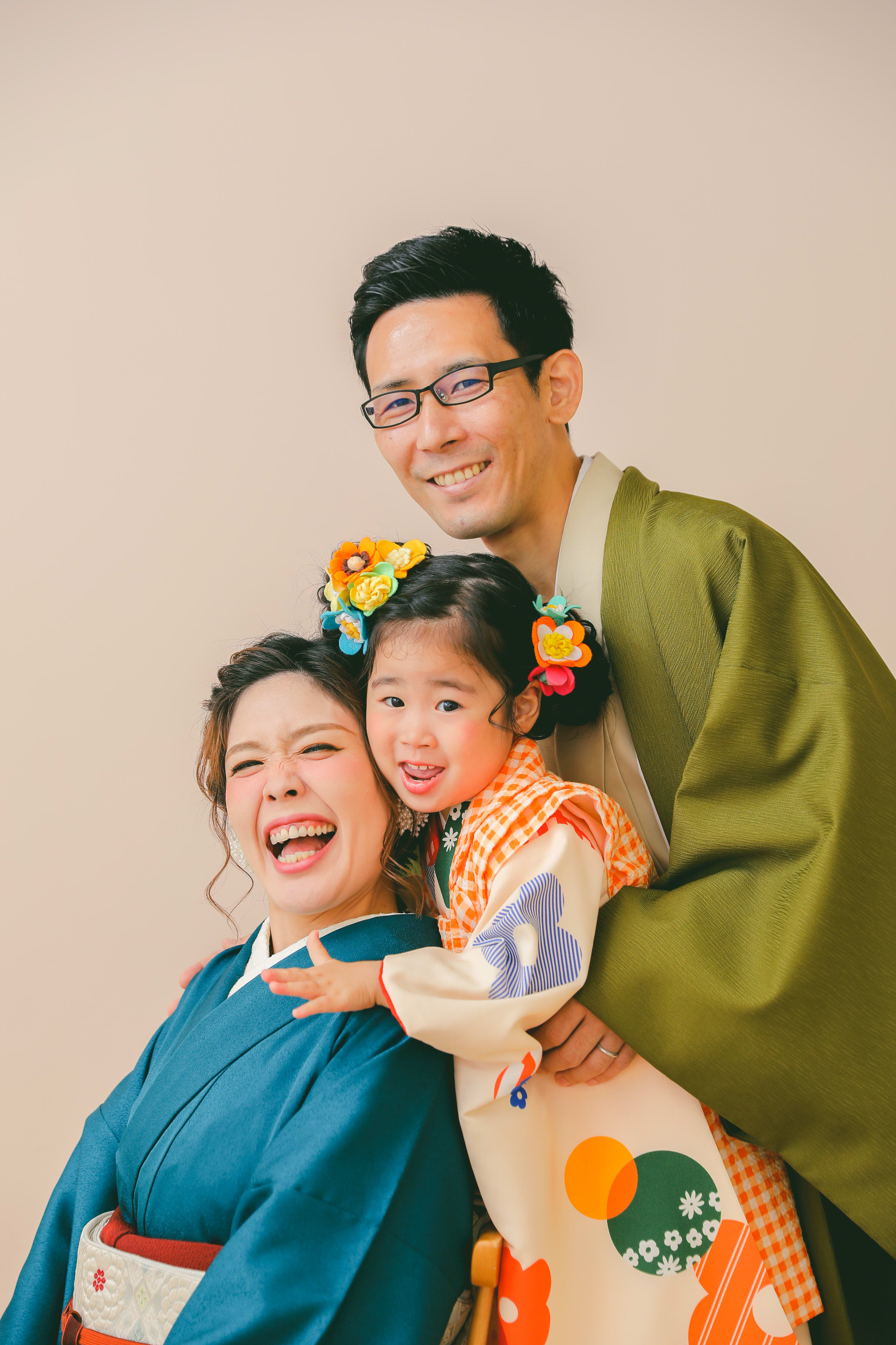 七五三前撮り　家族写真　３歳女の子