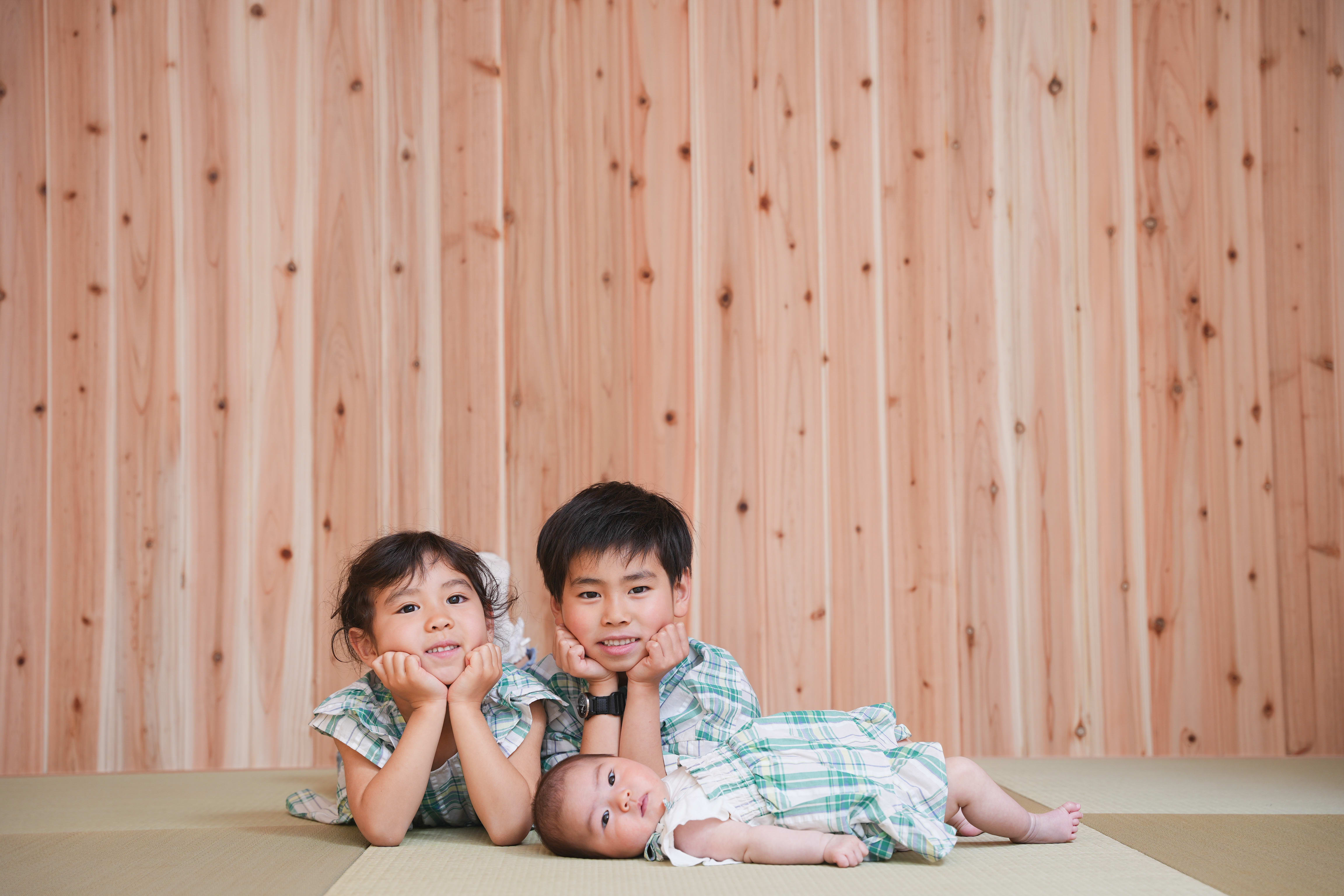 ベビー　ハーフバースデー　ベビーフォト　キッズフォトスタジオ　赤ちゃん　バースデーフォト　大阪フォトスタジオ　堺市フォトスタジオ　3兄弟　兄弟撮影　私服撮影