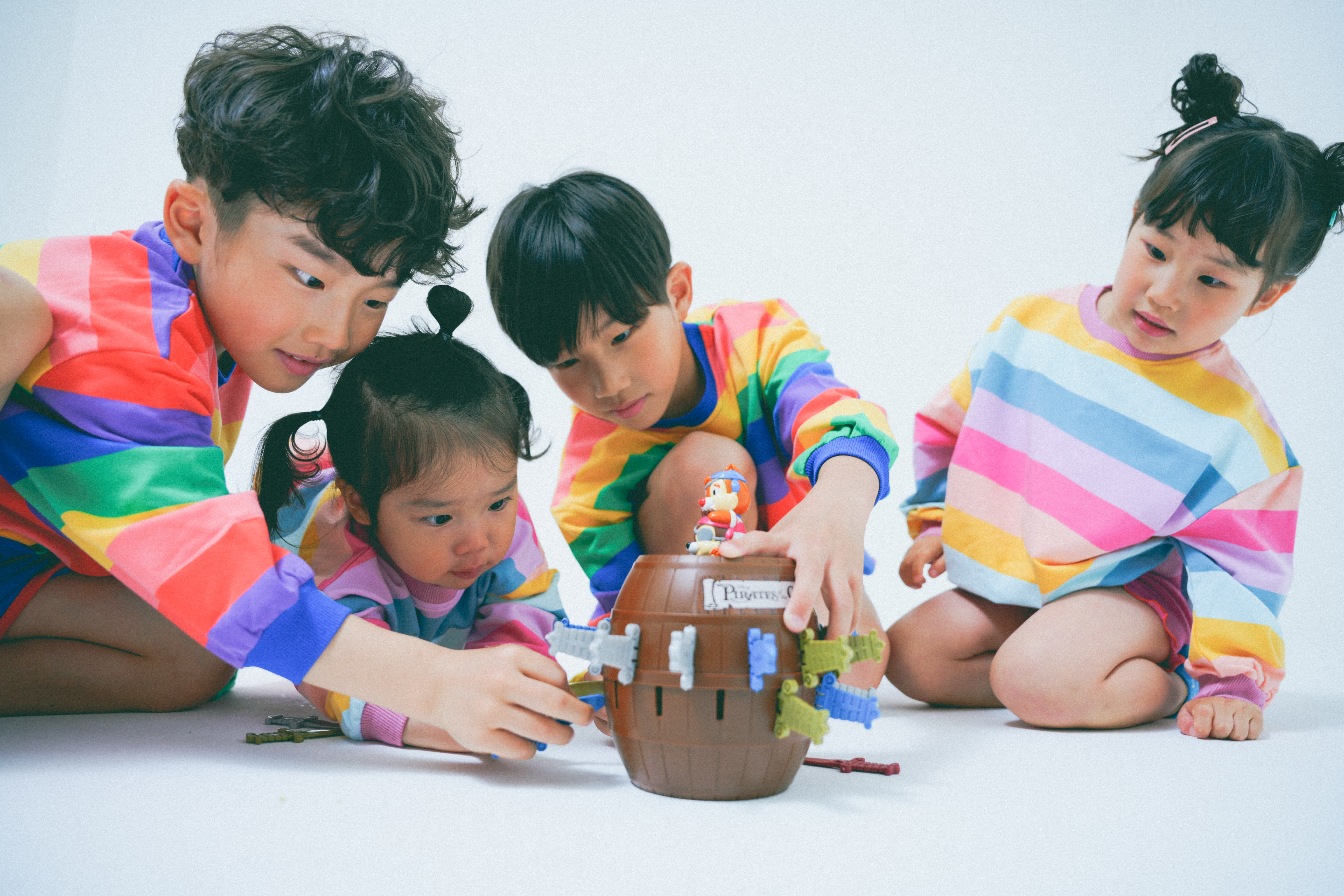 誕生日　誕生日撮影　バースデー　バースデーフォト　バースデー撮影　私服撮影　キッズフォトスタジオ　大阪フォトスタジオ　フォトスタジオ　堺市フォトスタジオ　持ち込み小物　おもちゃ持ち込み　4兄弟