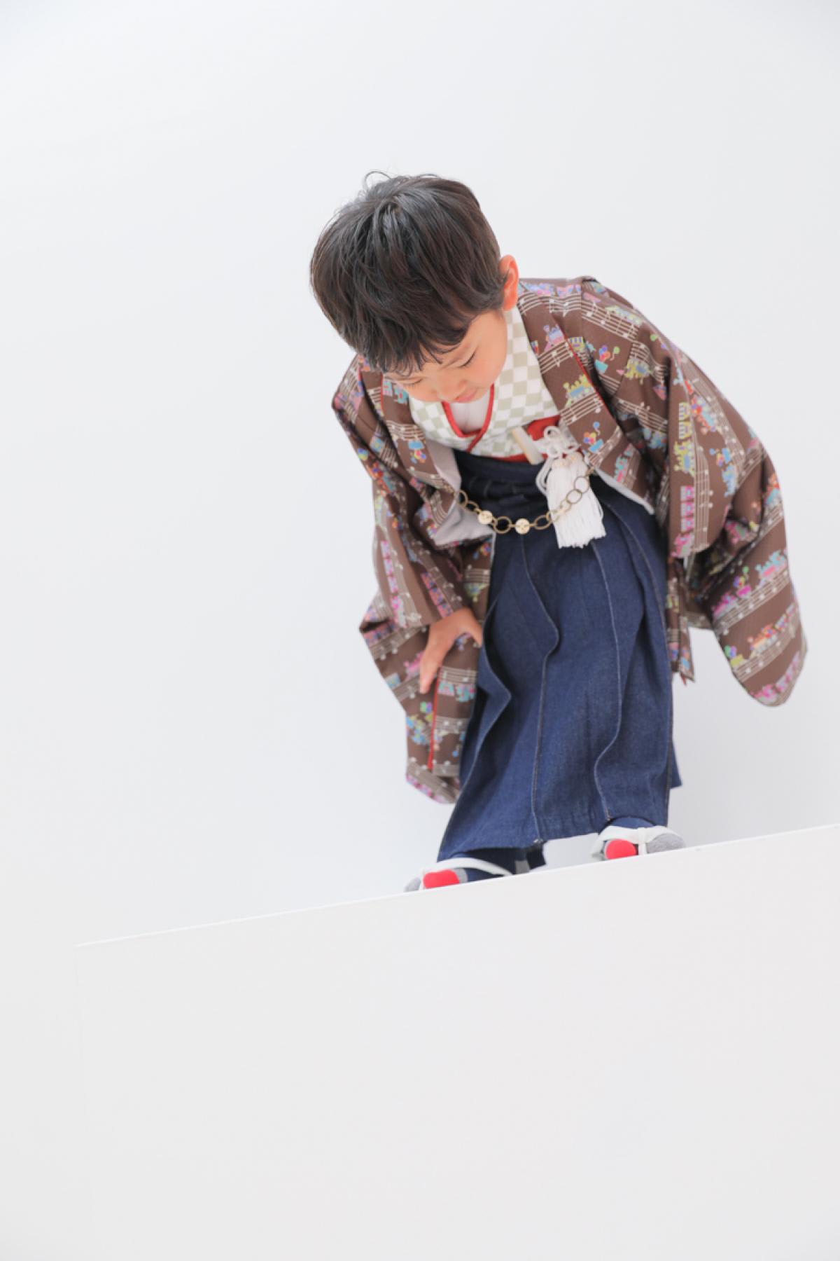 七五三　男の子　可愛い　カラフル　キッズフォトスタジオ　ハピスタ