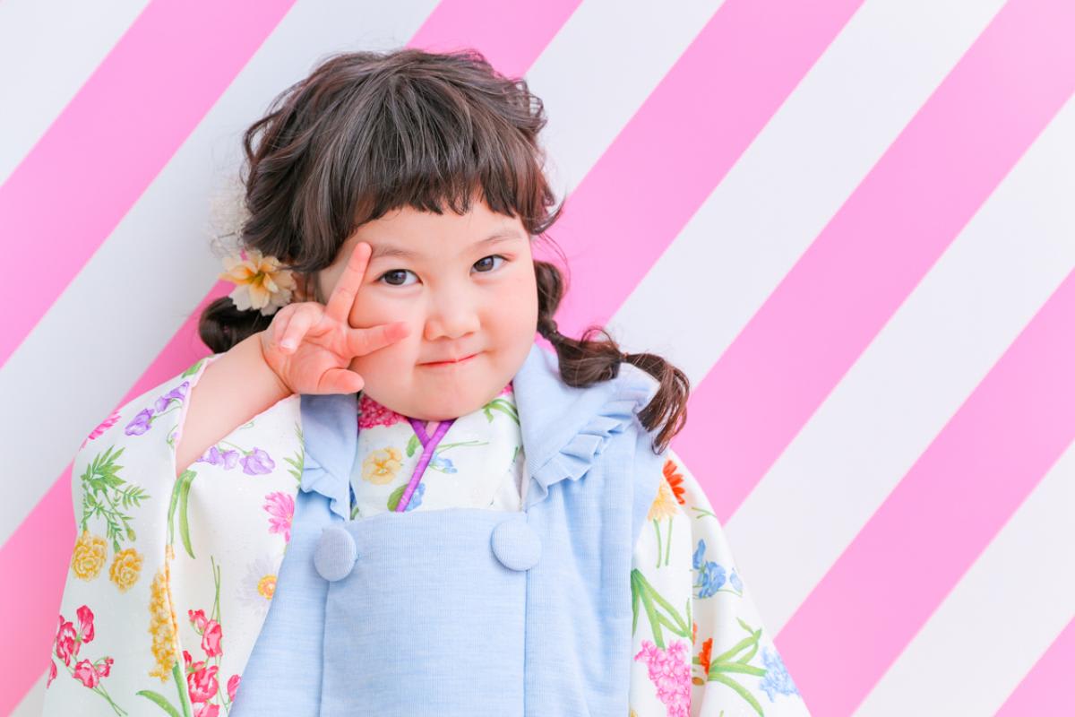 七五三　3歳女の子　可愛い　カラフル　キッズフォトスタジオ　ハピスタ