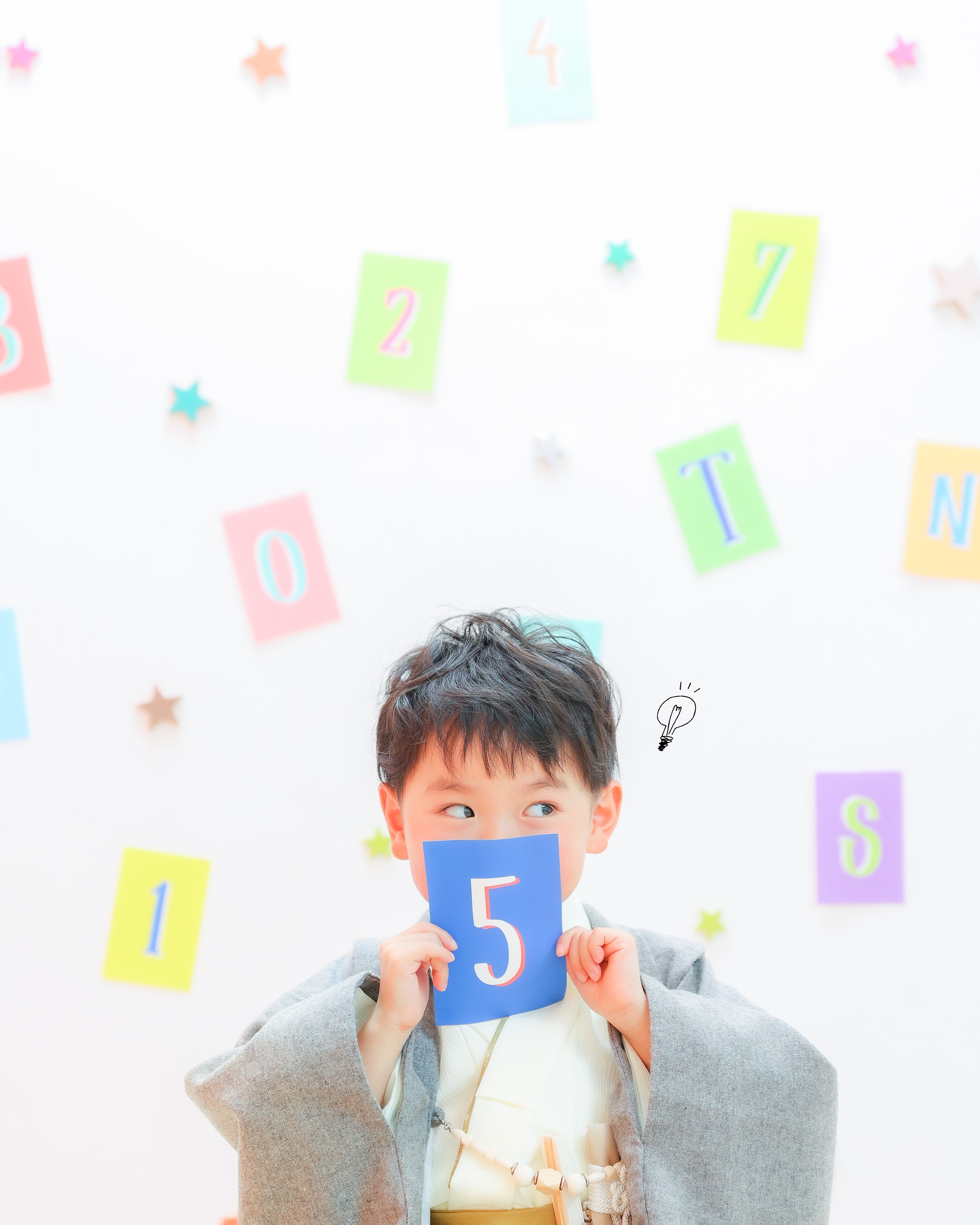 七五三　5歳男の子　記念写真　カラフル　キッズフォトスタジオ　ハピスタ