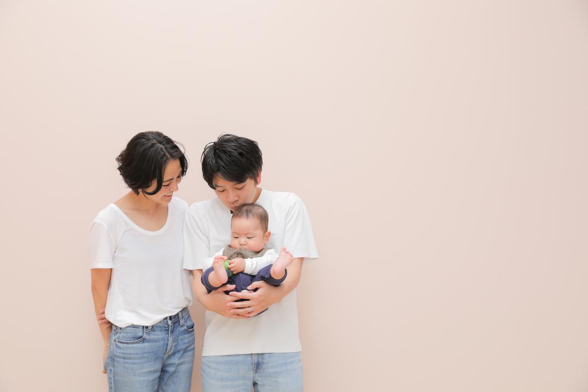 ベビー　ママ　パパ　赤ちゃん　家族写真　記念日　お誕生日　キッズフォトハウス　HAPISTA